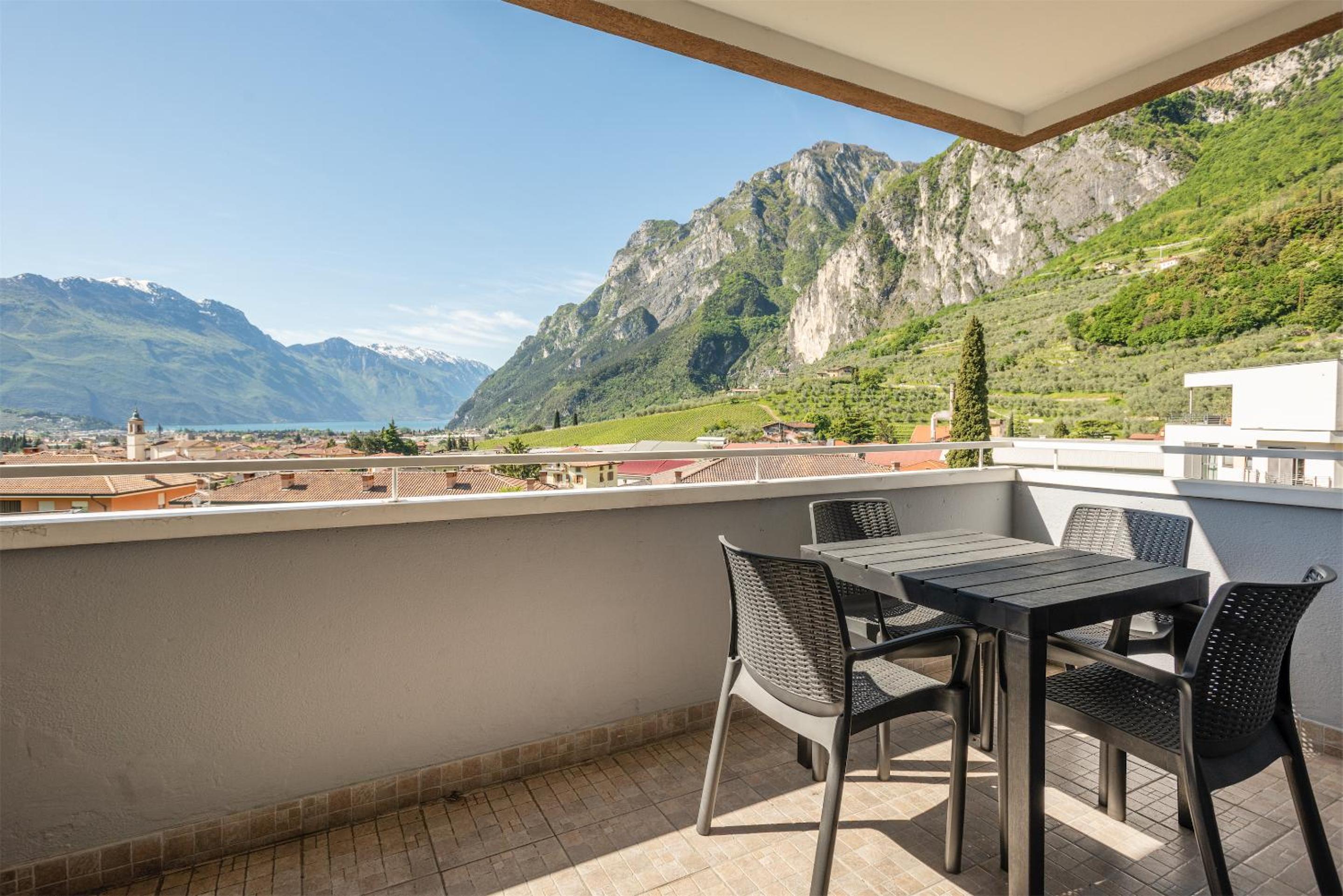 Casa Varone 46, swimming pool and bbq photo 1