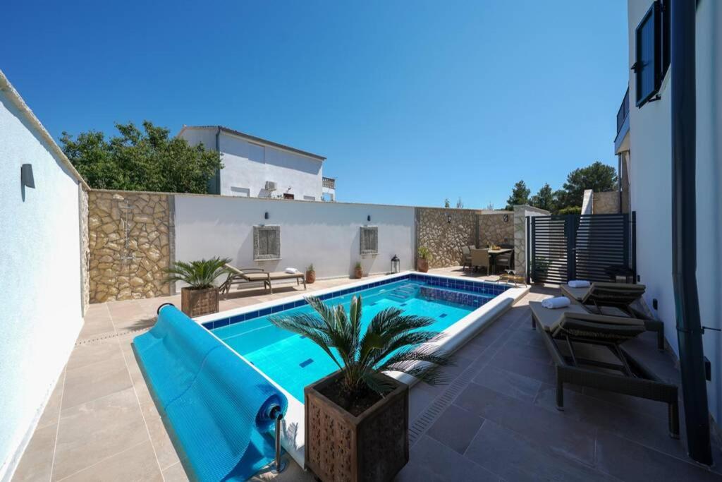Apartment Vala, 4*, sea view & private heated pool view 5