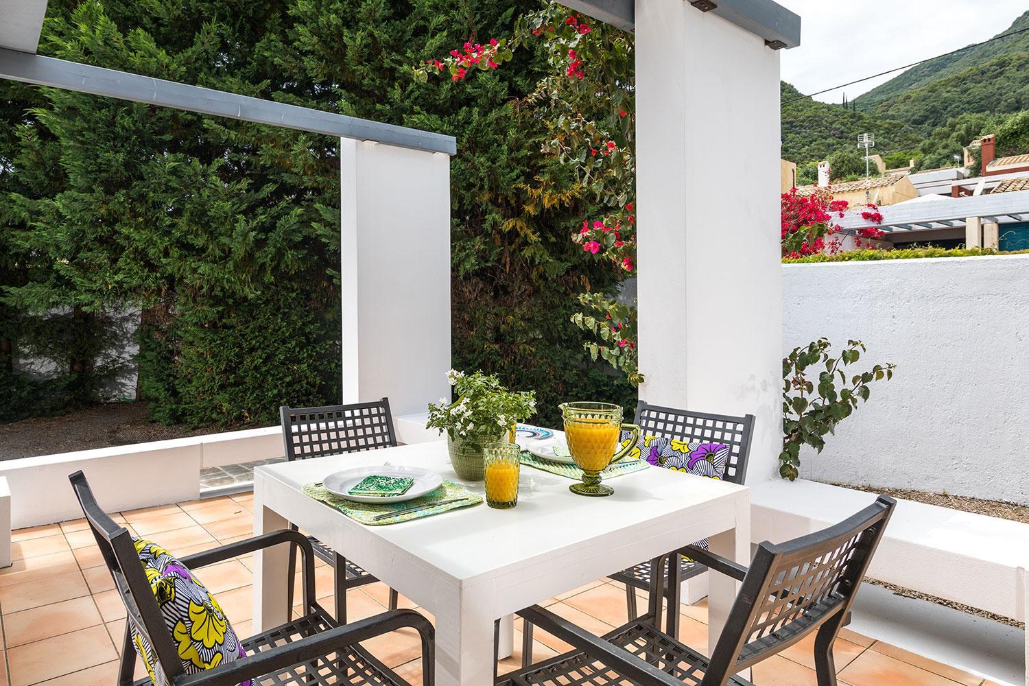Villa Piedra Barbati - Seafront Villa