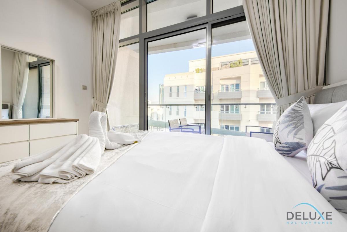 Artsy Studio at Shamal Waves JVC by Deluxe Holiday Homes