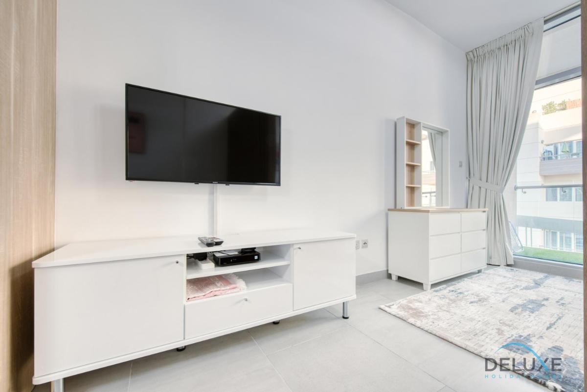 Artsy Studio at Shamal Waves JVC by Deluxe Holiday Homes