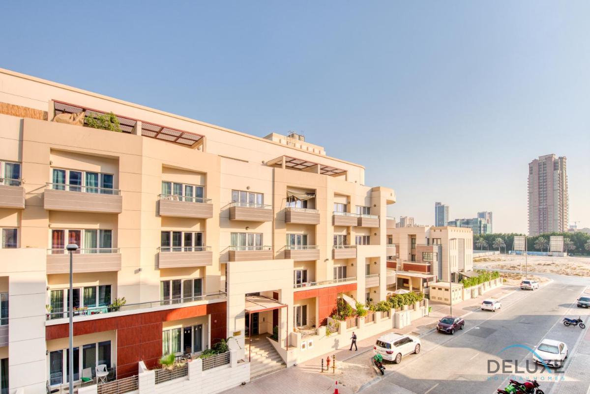 Artsy Studio at Shamal Waves JVC by Deluxe Holiday Homes