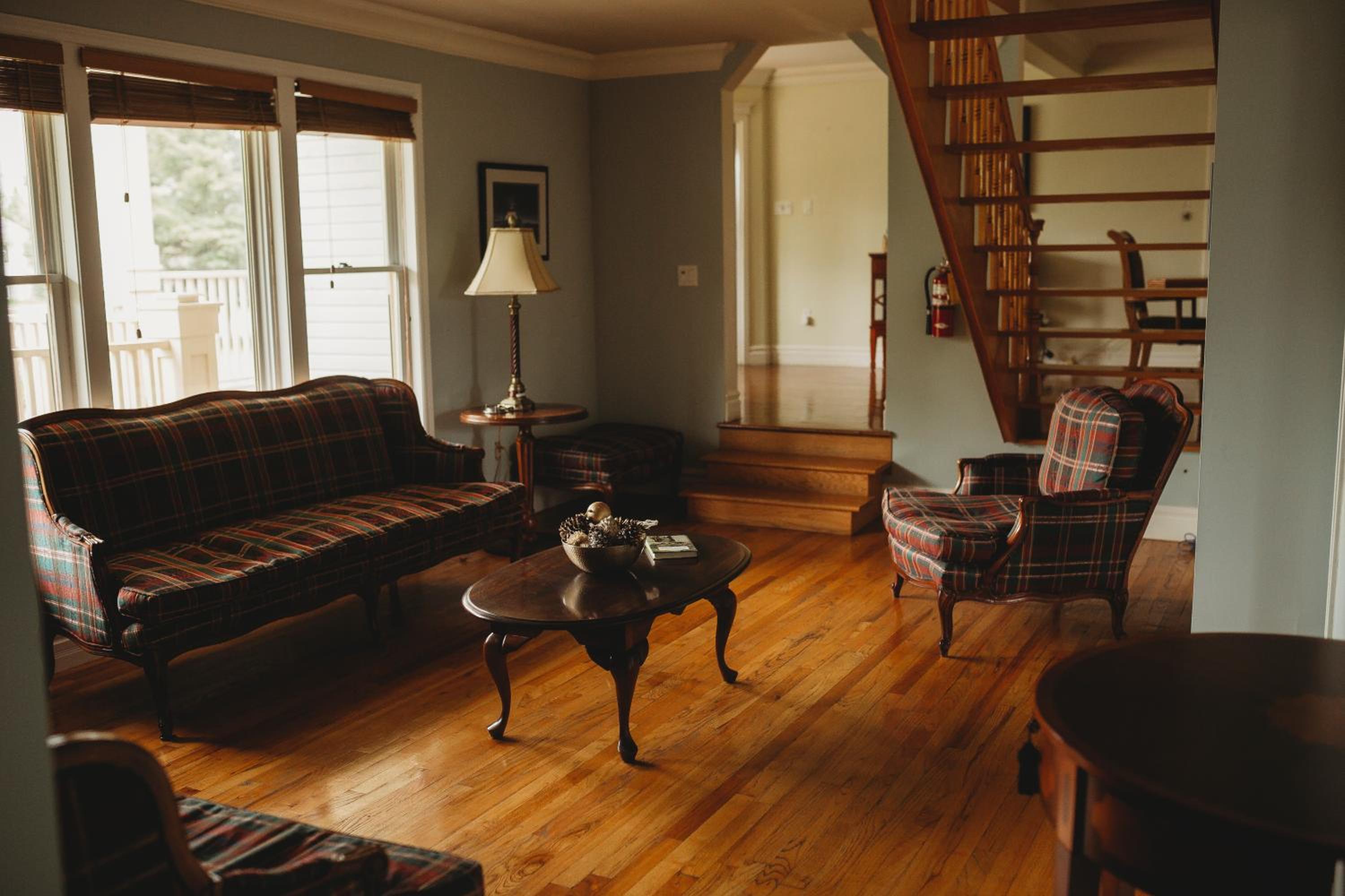 Carriage House Inn Four and a Half Stars
