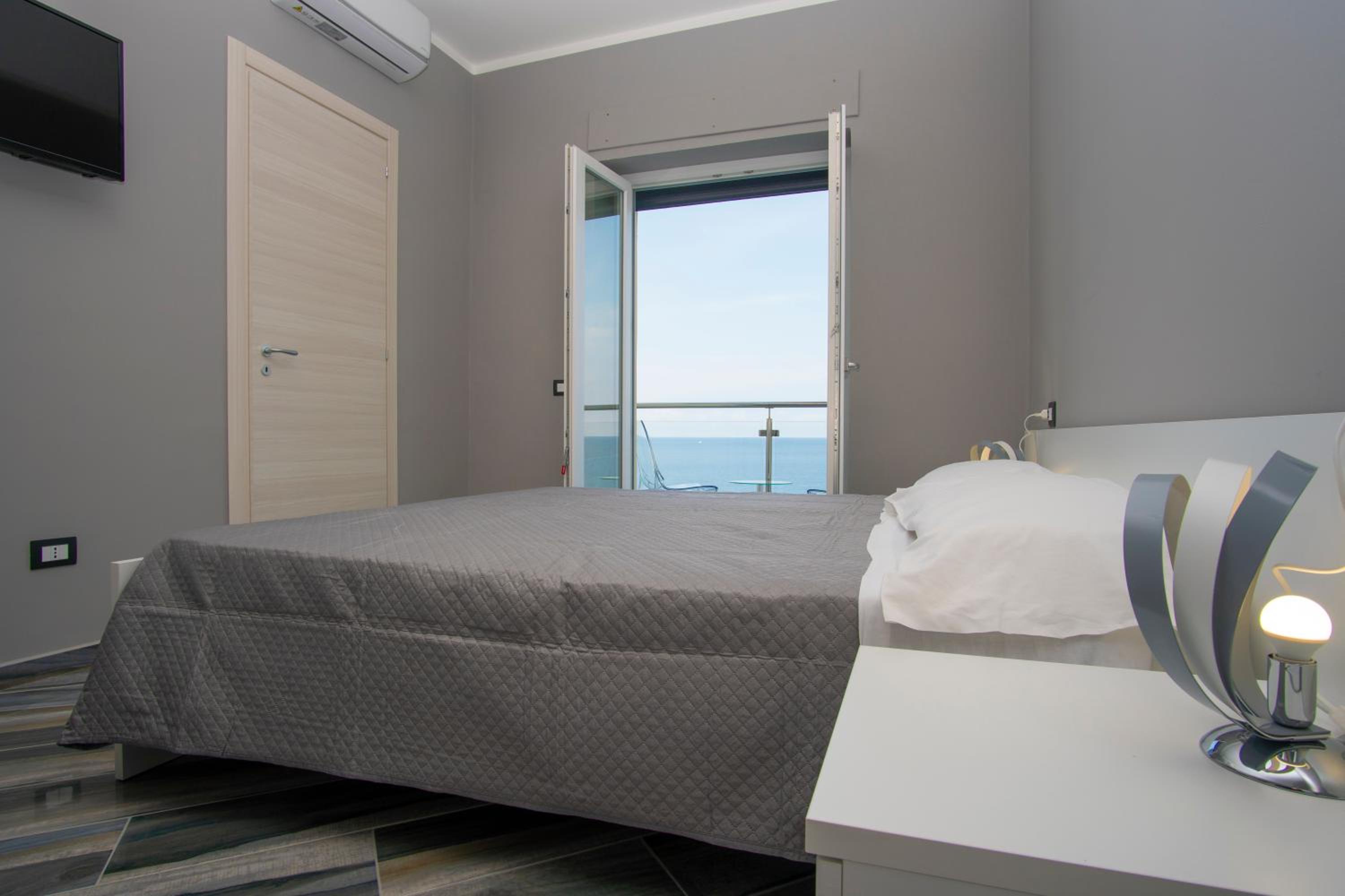 La Dimora sul Mare view 3