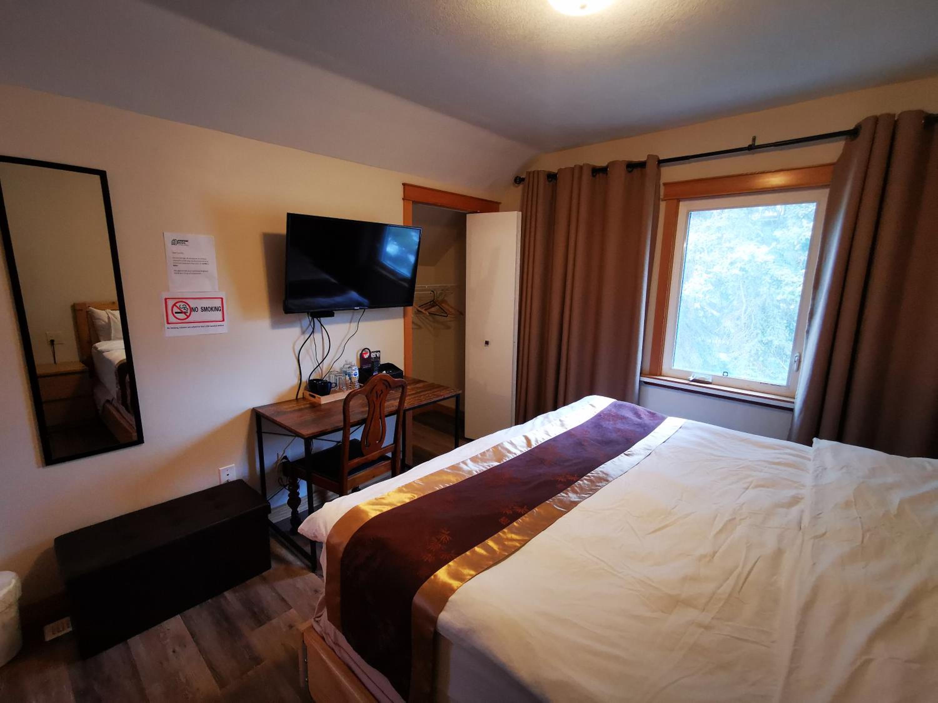 Riverfront Estate Bed&Breakfast Banff