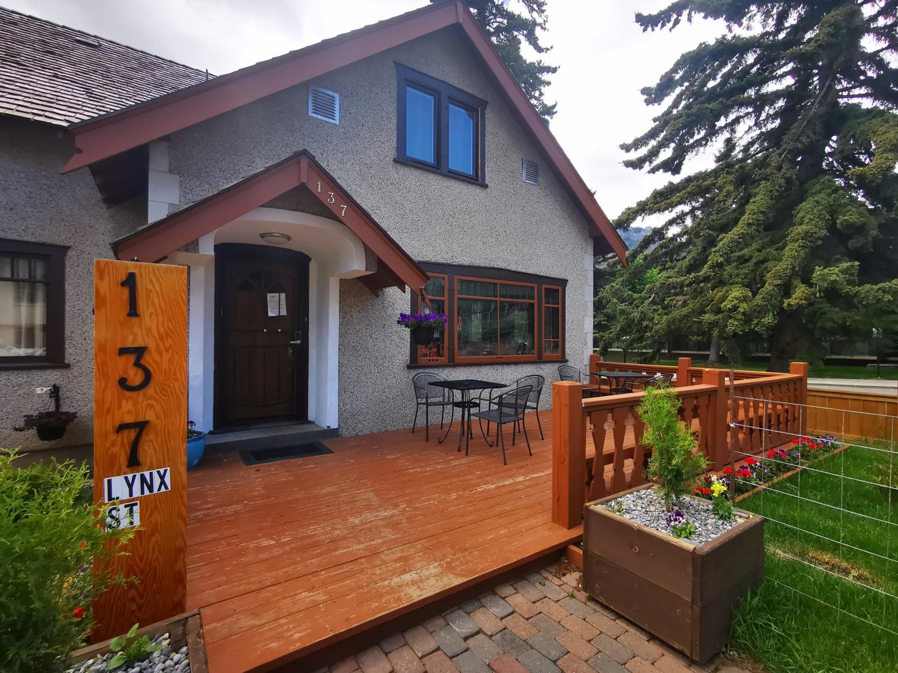 Riverfront Estate Bed&Breakfast Banff