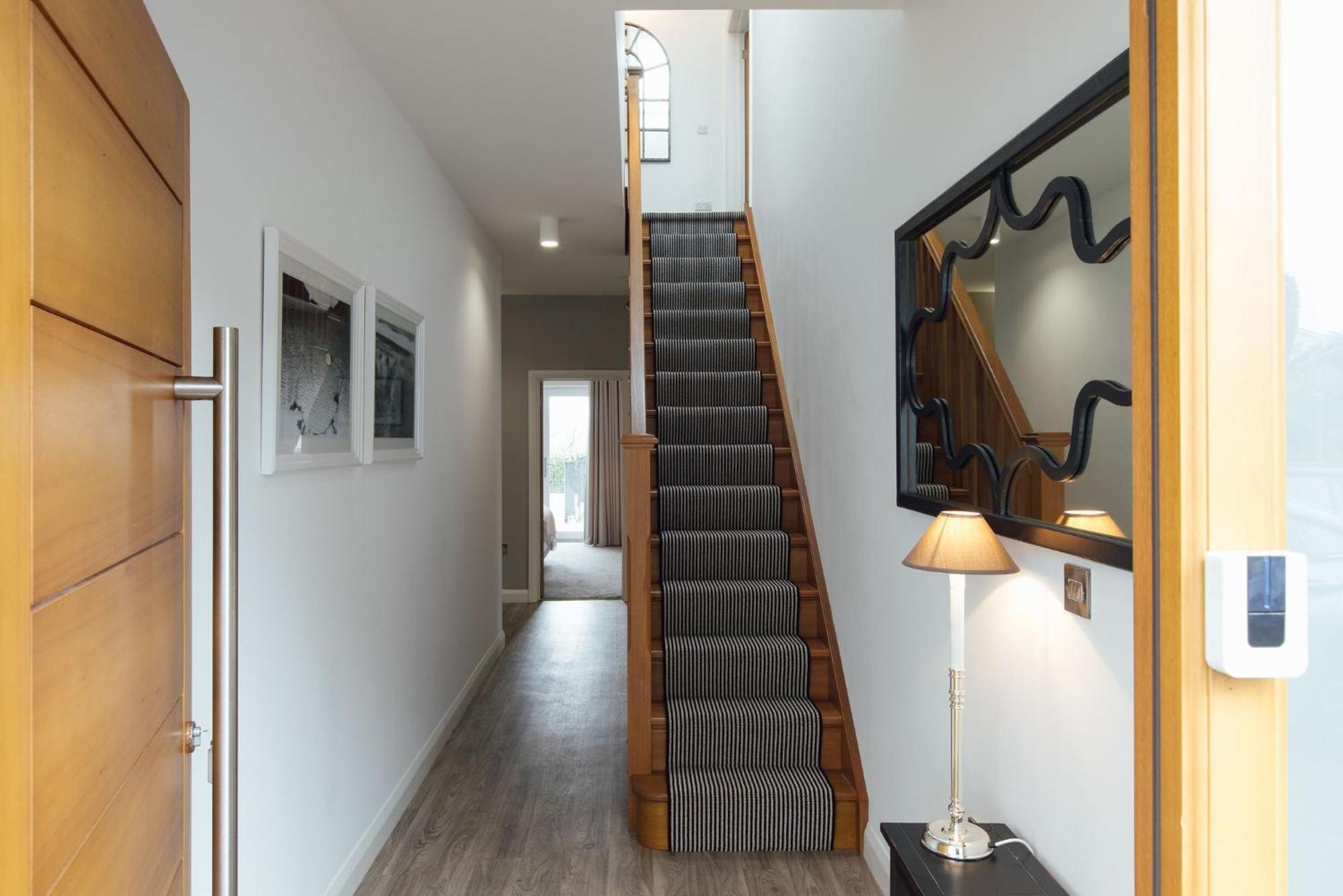 The Hawthorns - Large Luxury Cottage, Hot Tub, Sea Views view 2