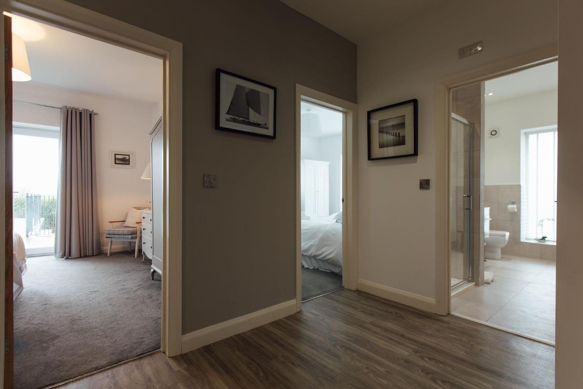 The Hawthorns - Large Luxury Cottage, Hot Tub, Sea Views view 4