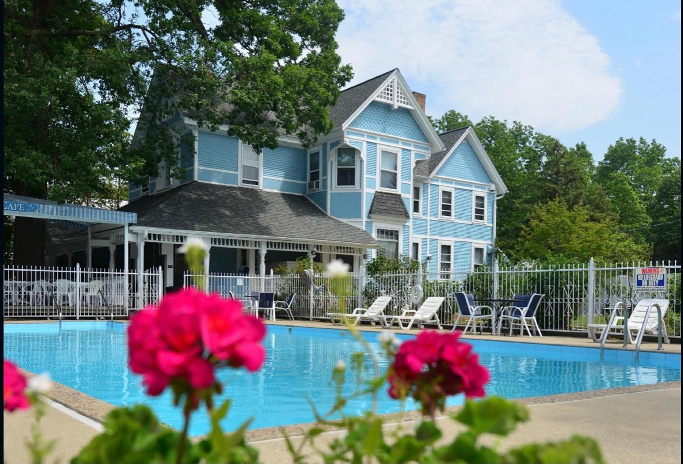 White Rose Inns & Motel