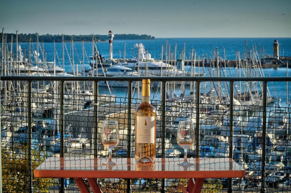 EXCEPTIONNEL 3 PIECES AVEC TERRASSE VUE SUR VIEUX PORT CENTRE VILLE l! A2B195 photo 2