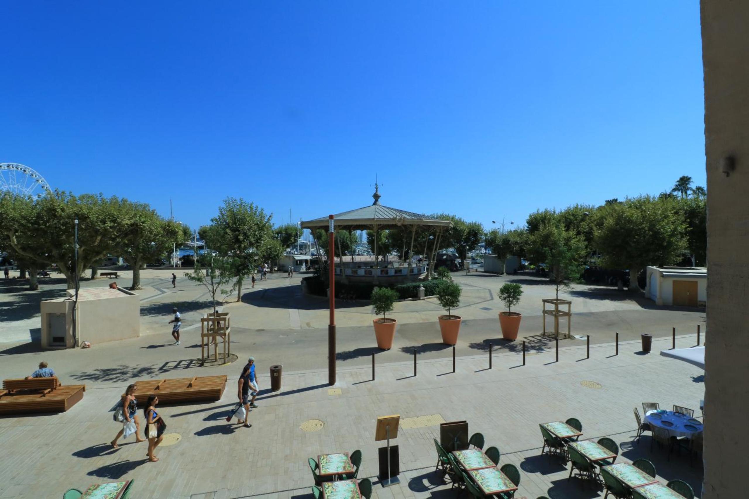 LUMINEUX 3 PIECES RENOVE FACE AU PORT l! A2B218 photo 3