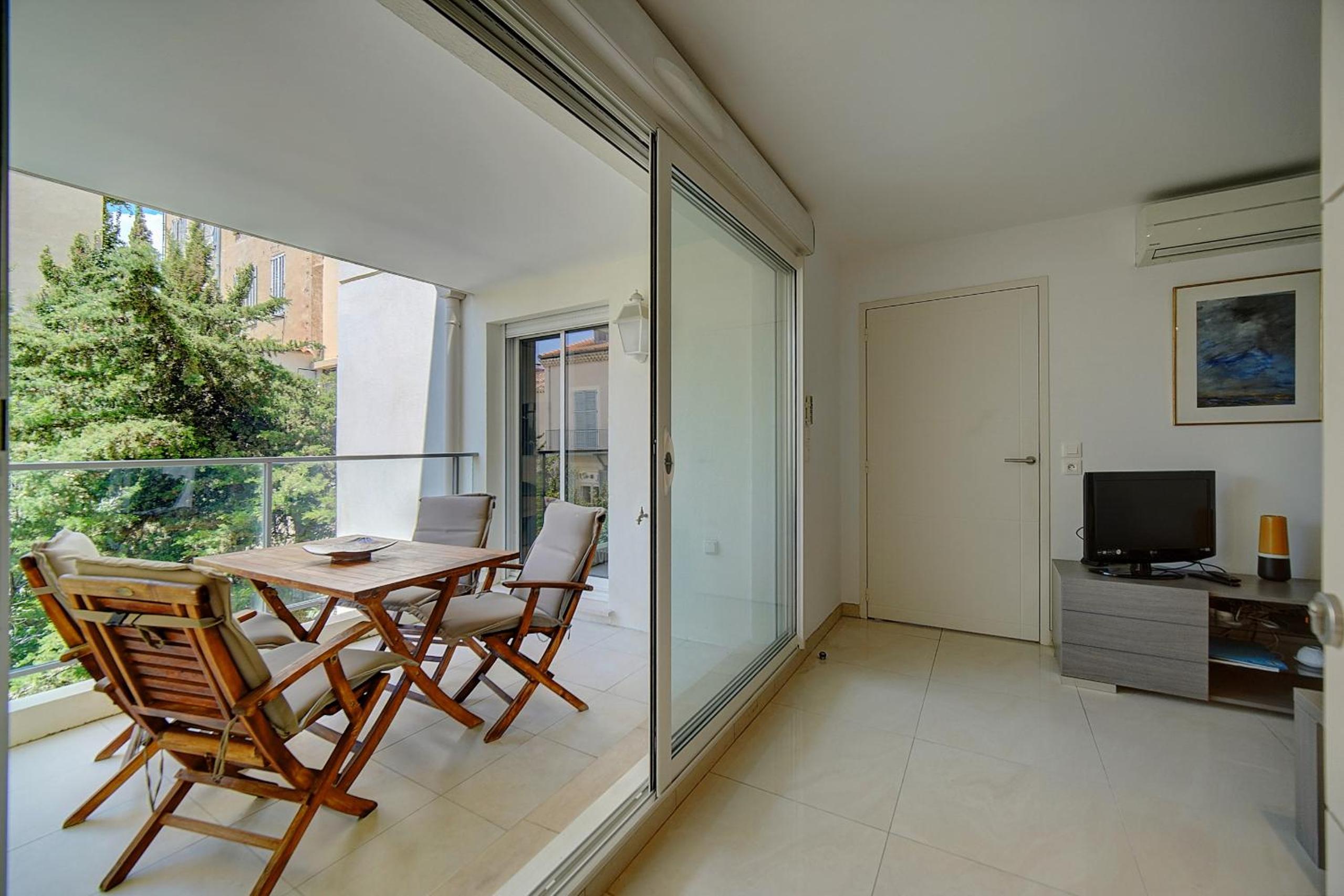 2 PIECES MODERNE AVEC TERRASSE ET PARKING A 3MN DES PLAGES !l- A1B230 photo 5