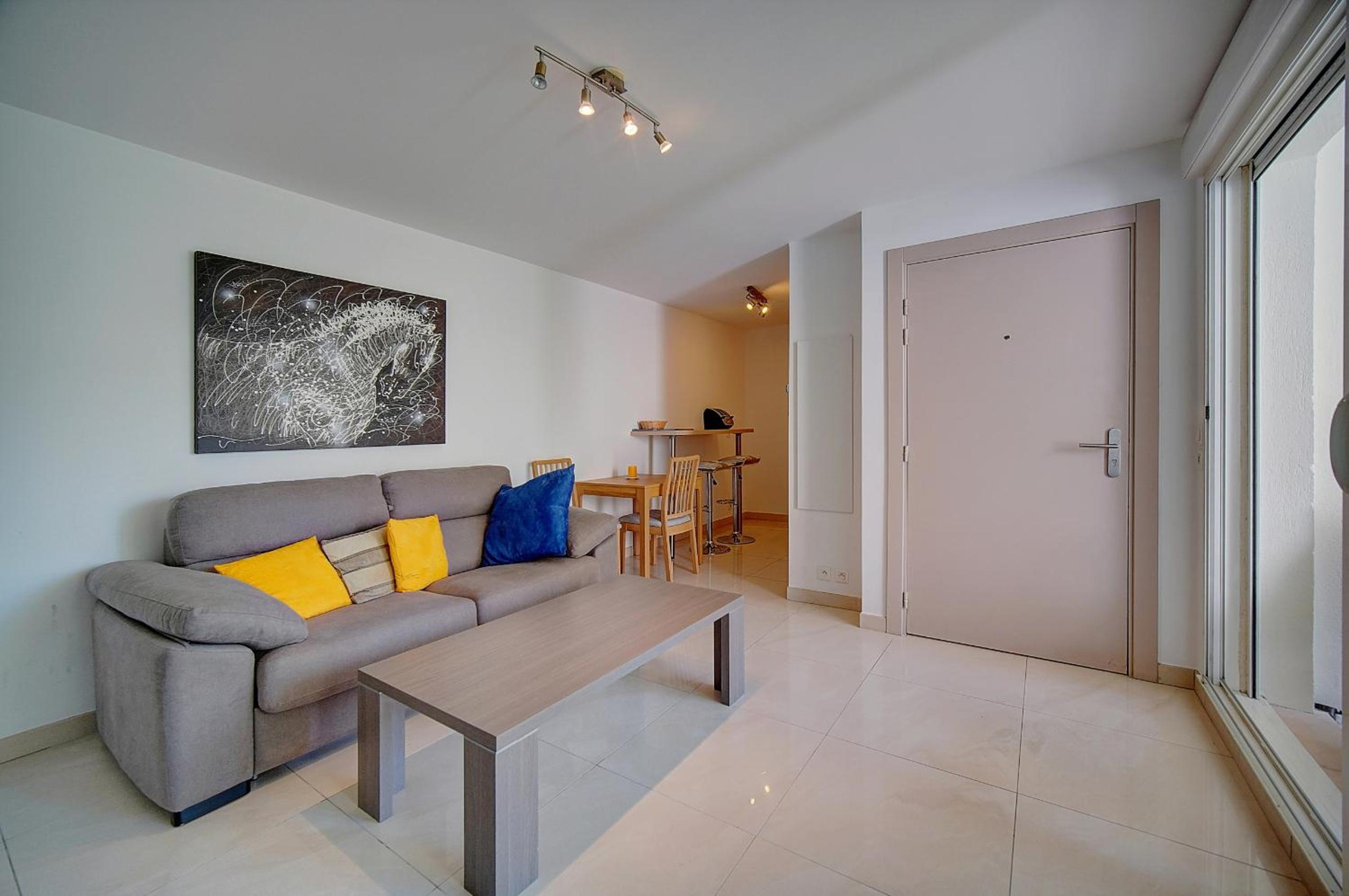 2 PIECES MODERNE AVEC TERRASSE ET PARKING A 3MN DES PLAGES !l- A1B230 photo 4