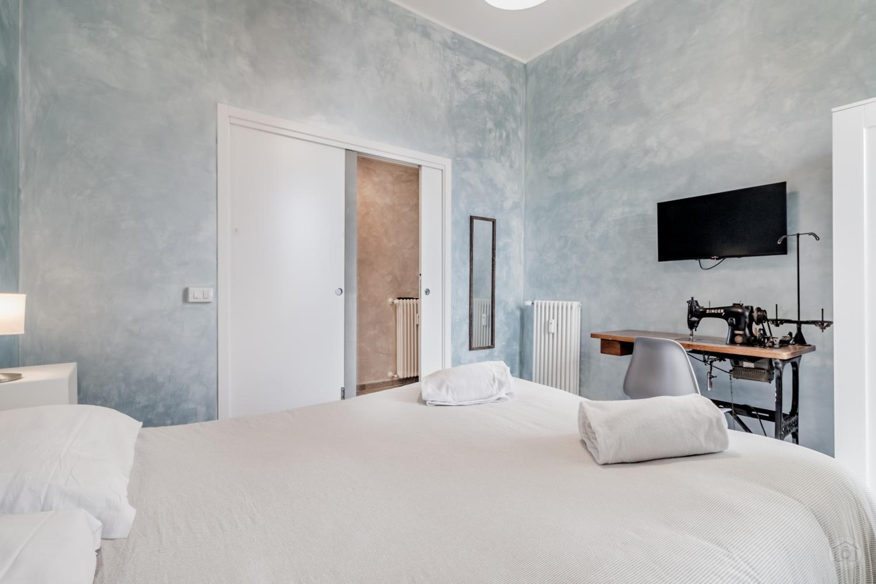 Roma House Piramide
