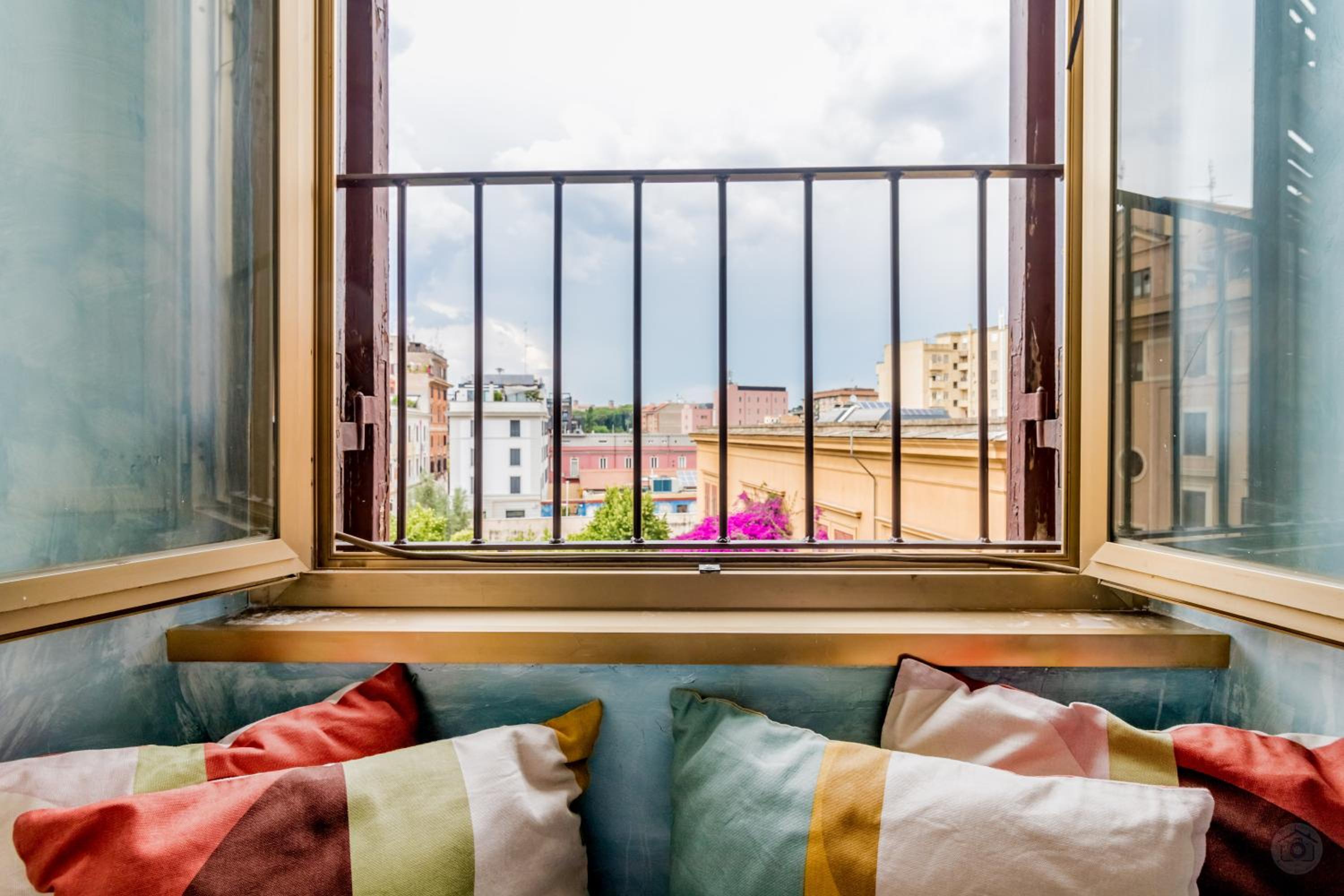 Roma House Piramide