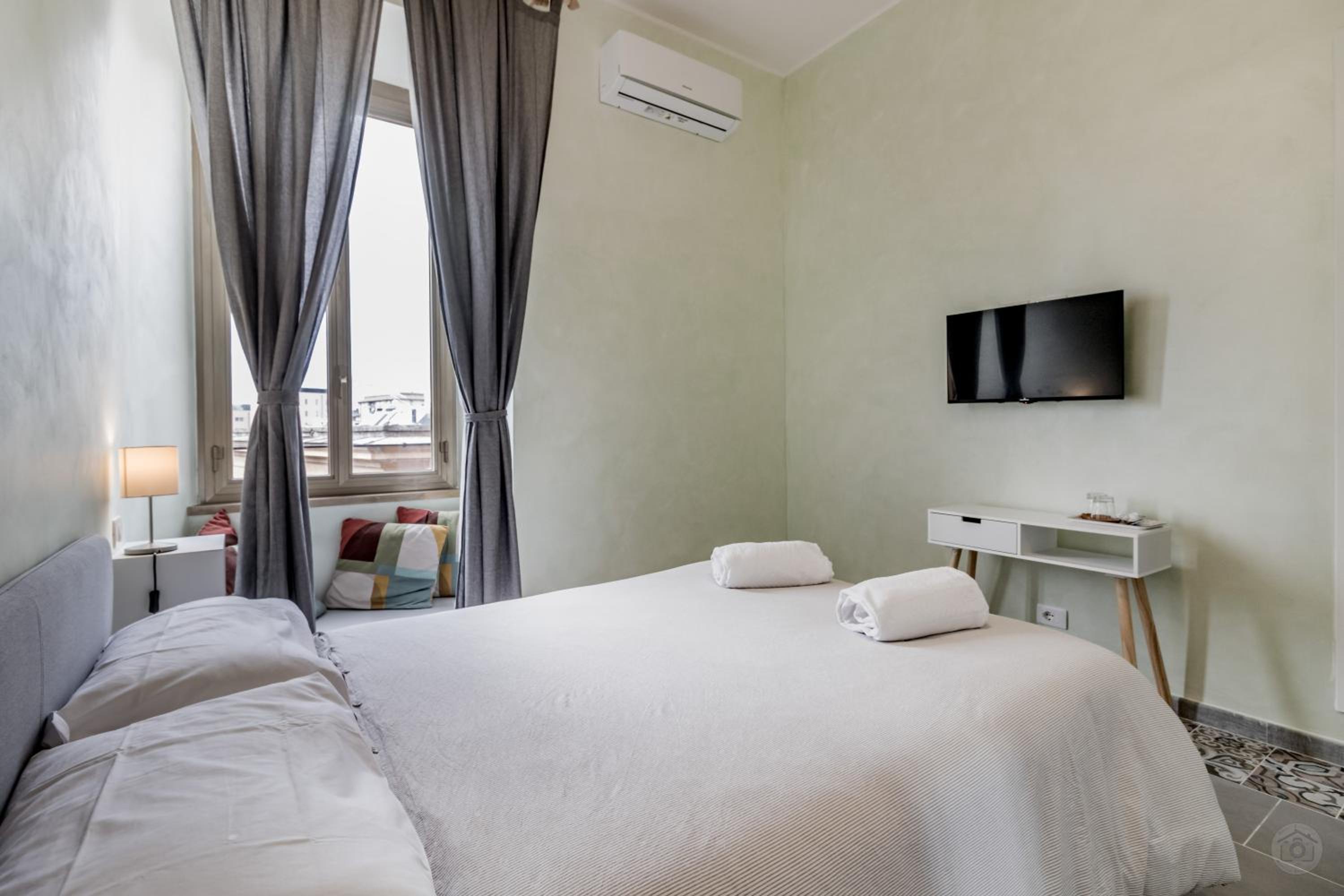 Roma House Piramide
