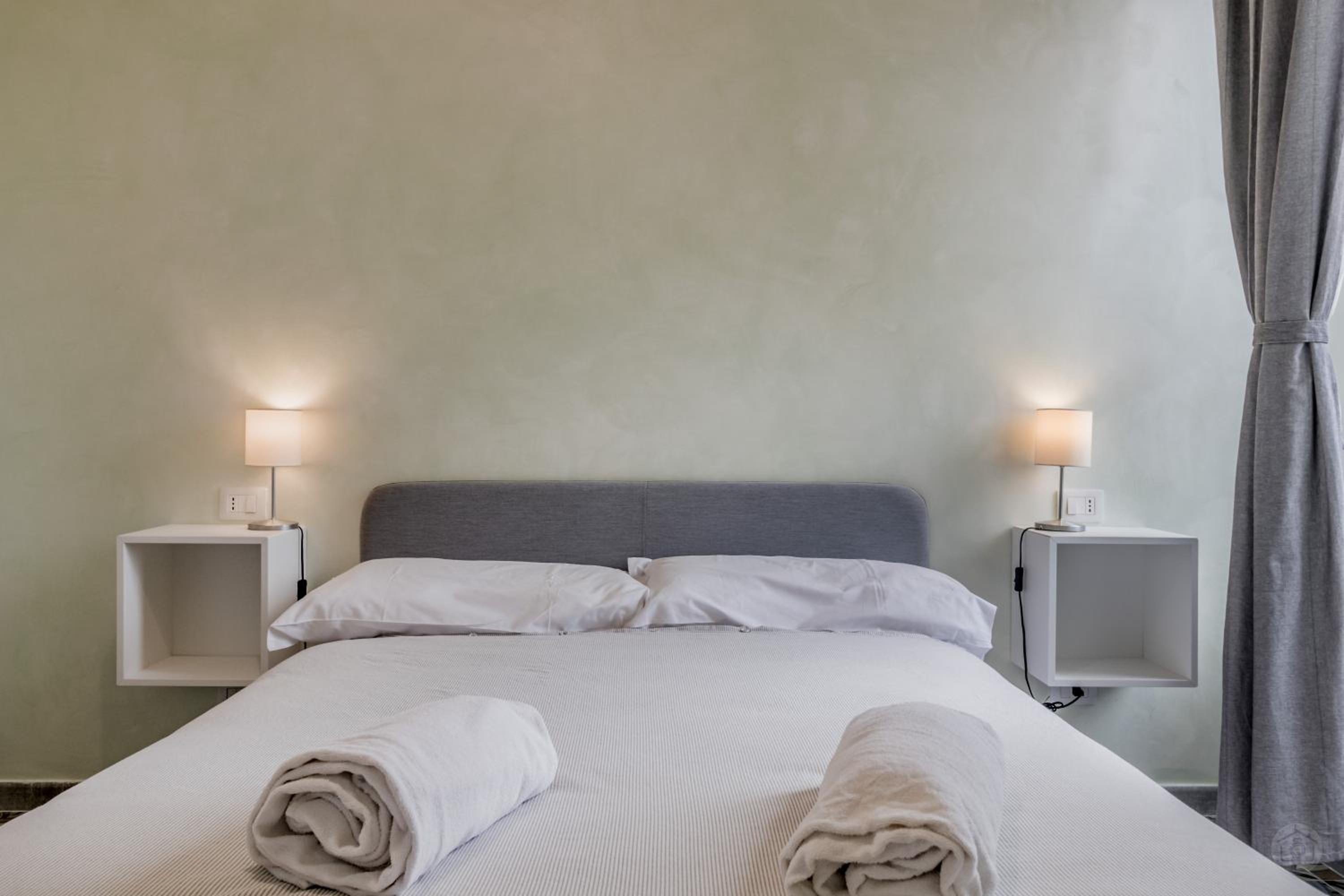 Roma House Piramide