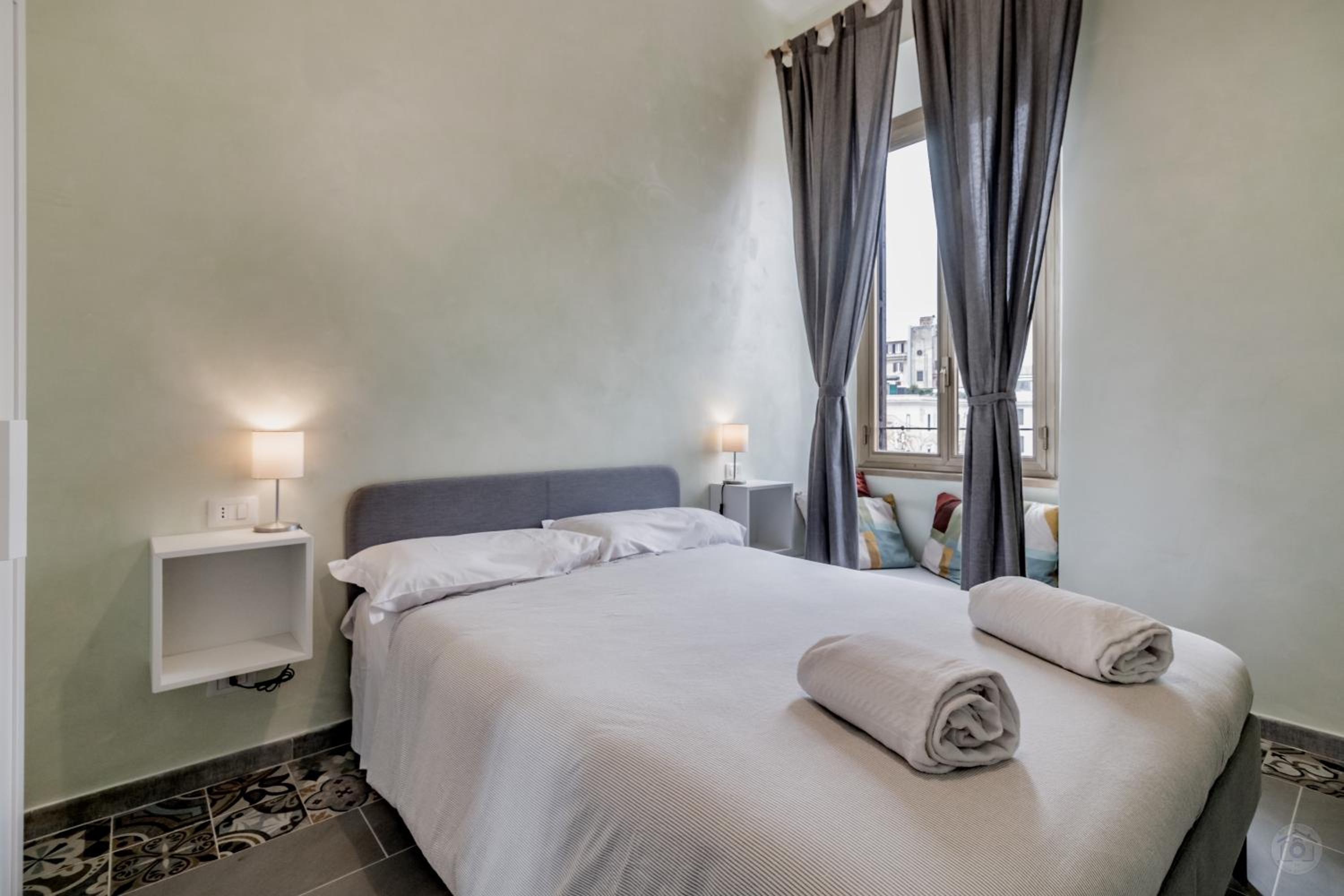 Roma House Piramide