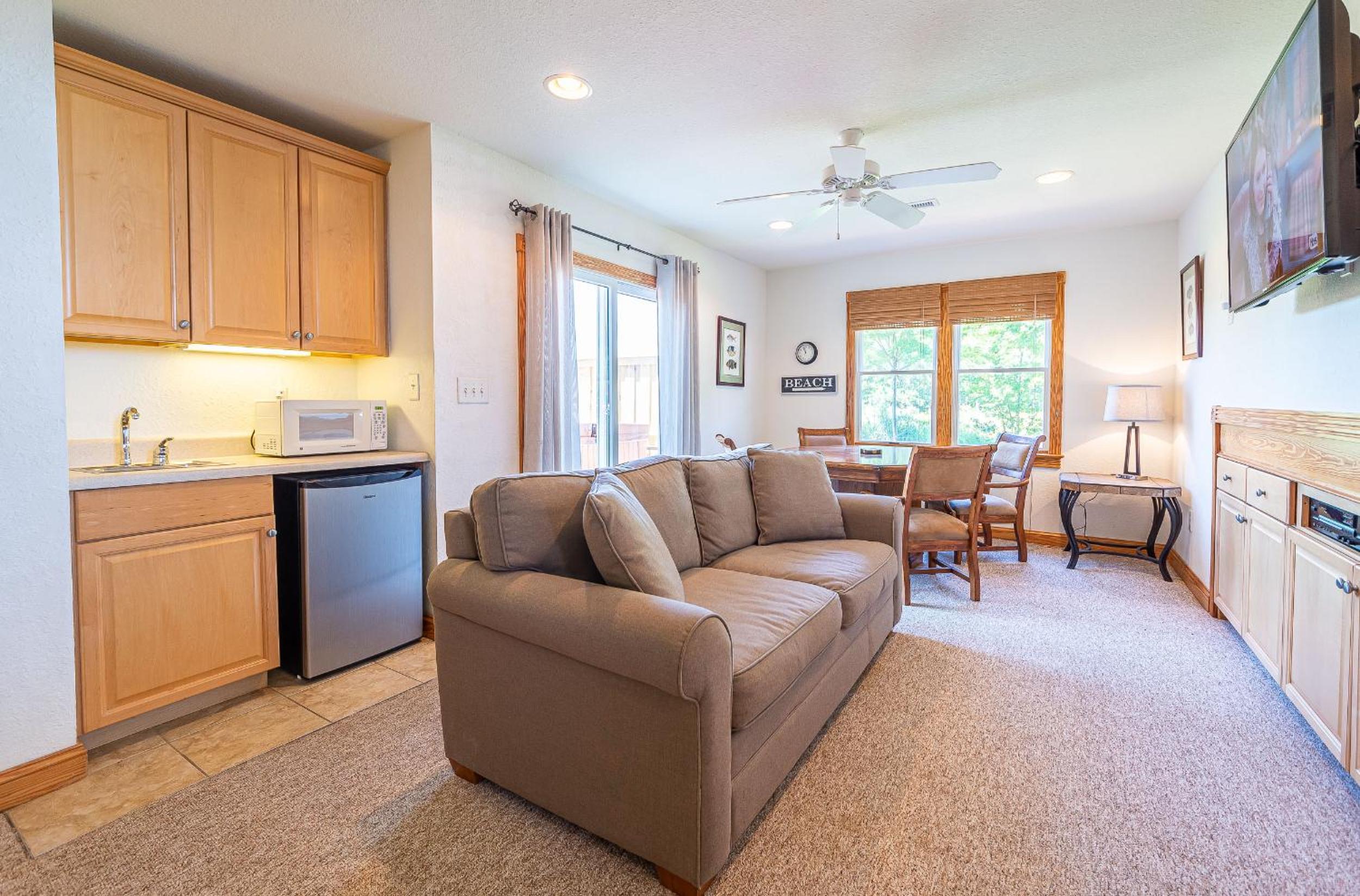 Puppy Love - Corolla, Villages at Ocean Hill, Pool, Hot Tub, Nearby Amenities, Lighthouse, Pets OK
