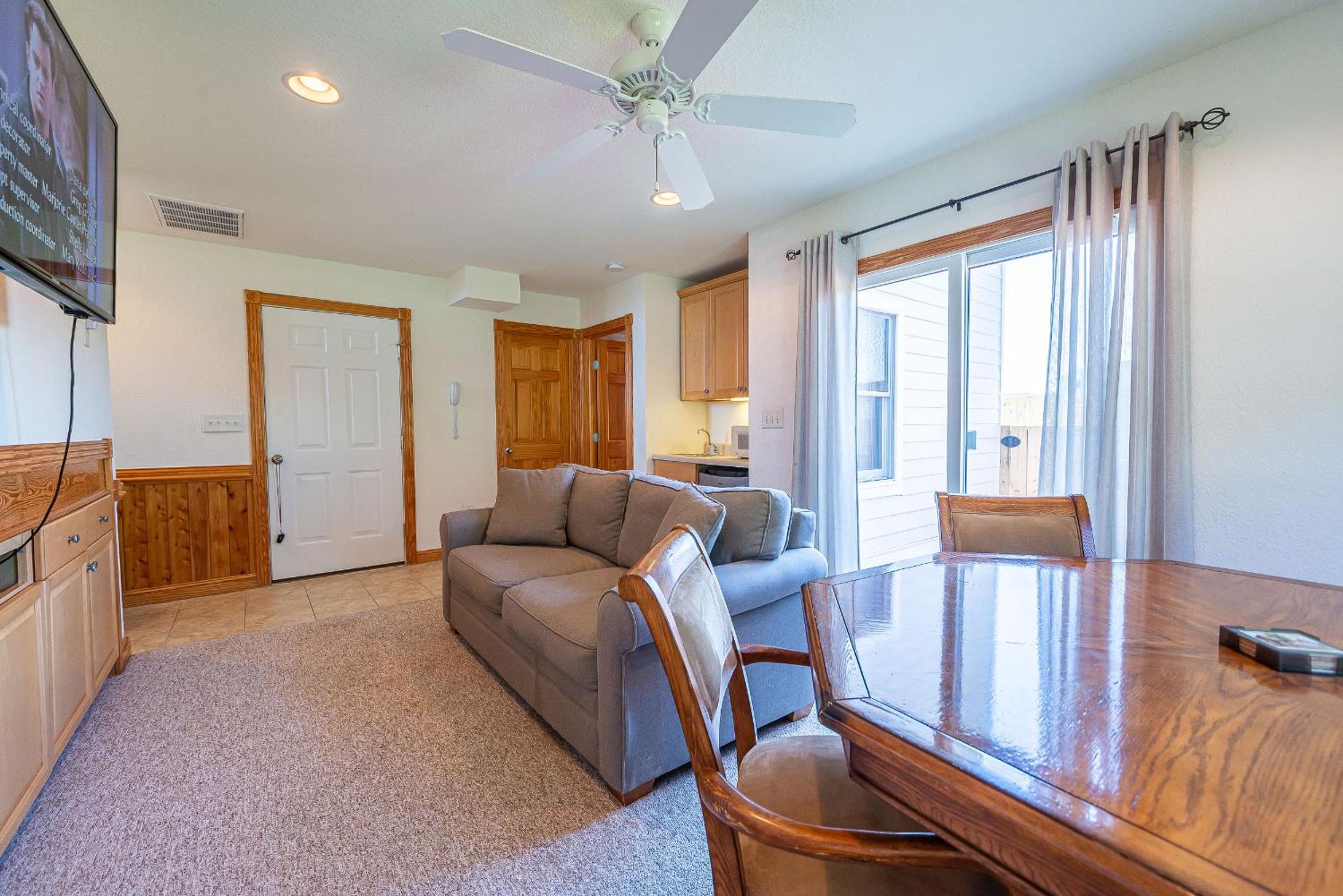Puppy Love - Corolla, Villages at Ocean Hill, Pool, Hot Tub, Nearby Amenities, Lighthouse, Pets OK