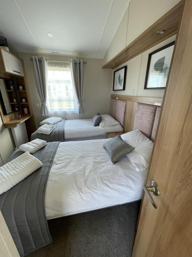 Seton sands holiday park - Premium caravan - 2 bedroom sleeps 4, photo 24
