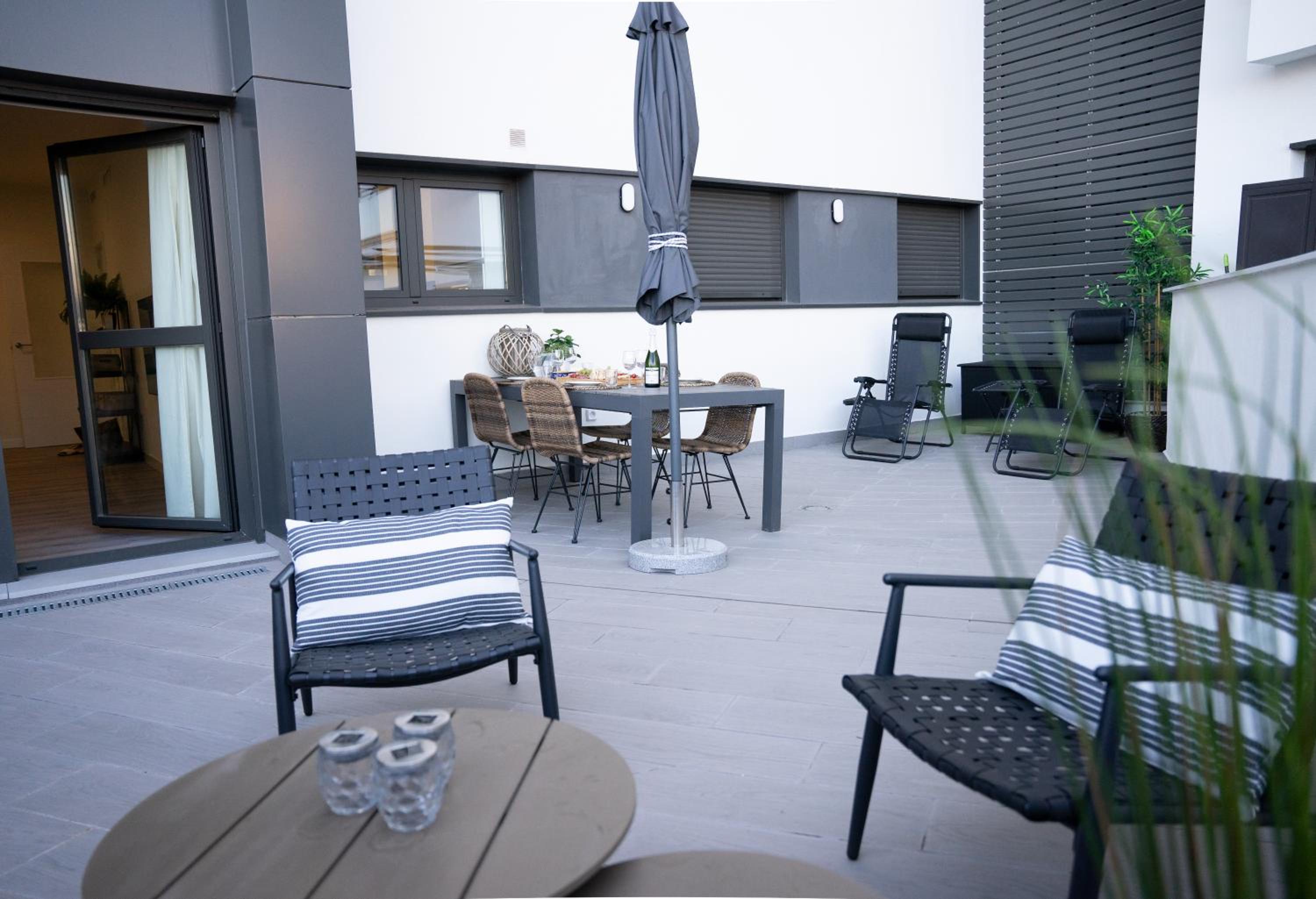 Central Premium Pool Terrace new