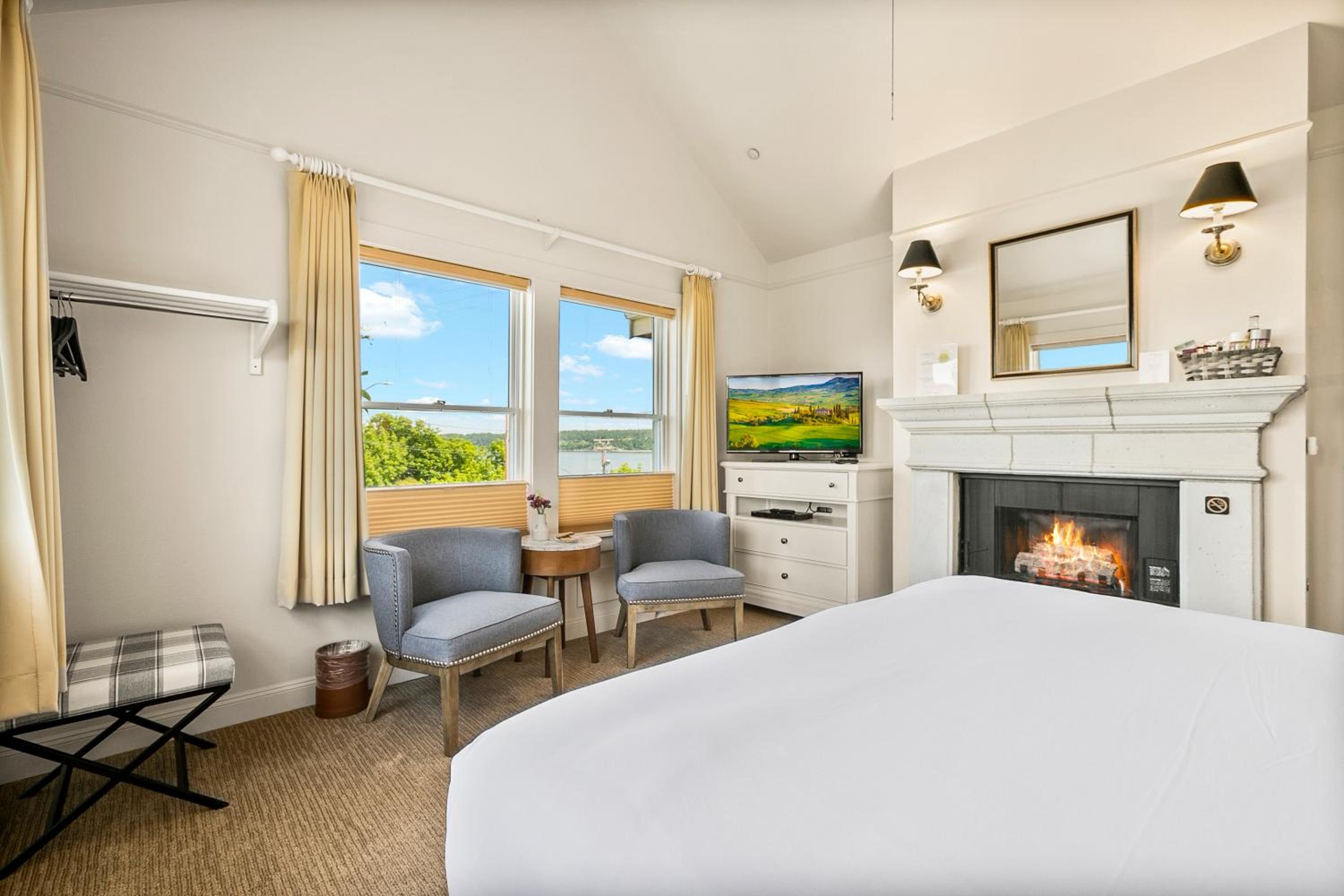Saratoga Inn