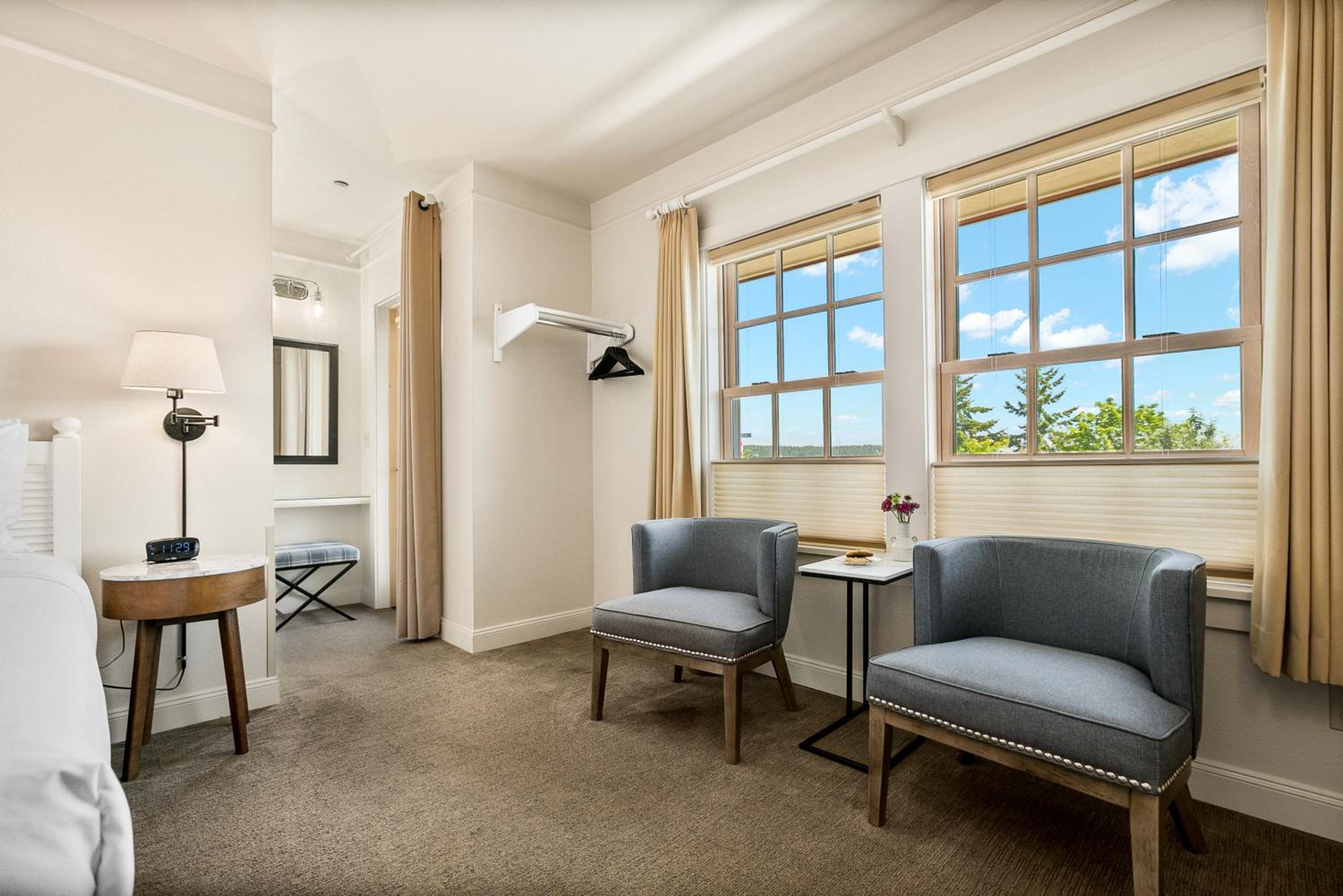 Saratoga Inn