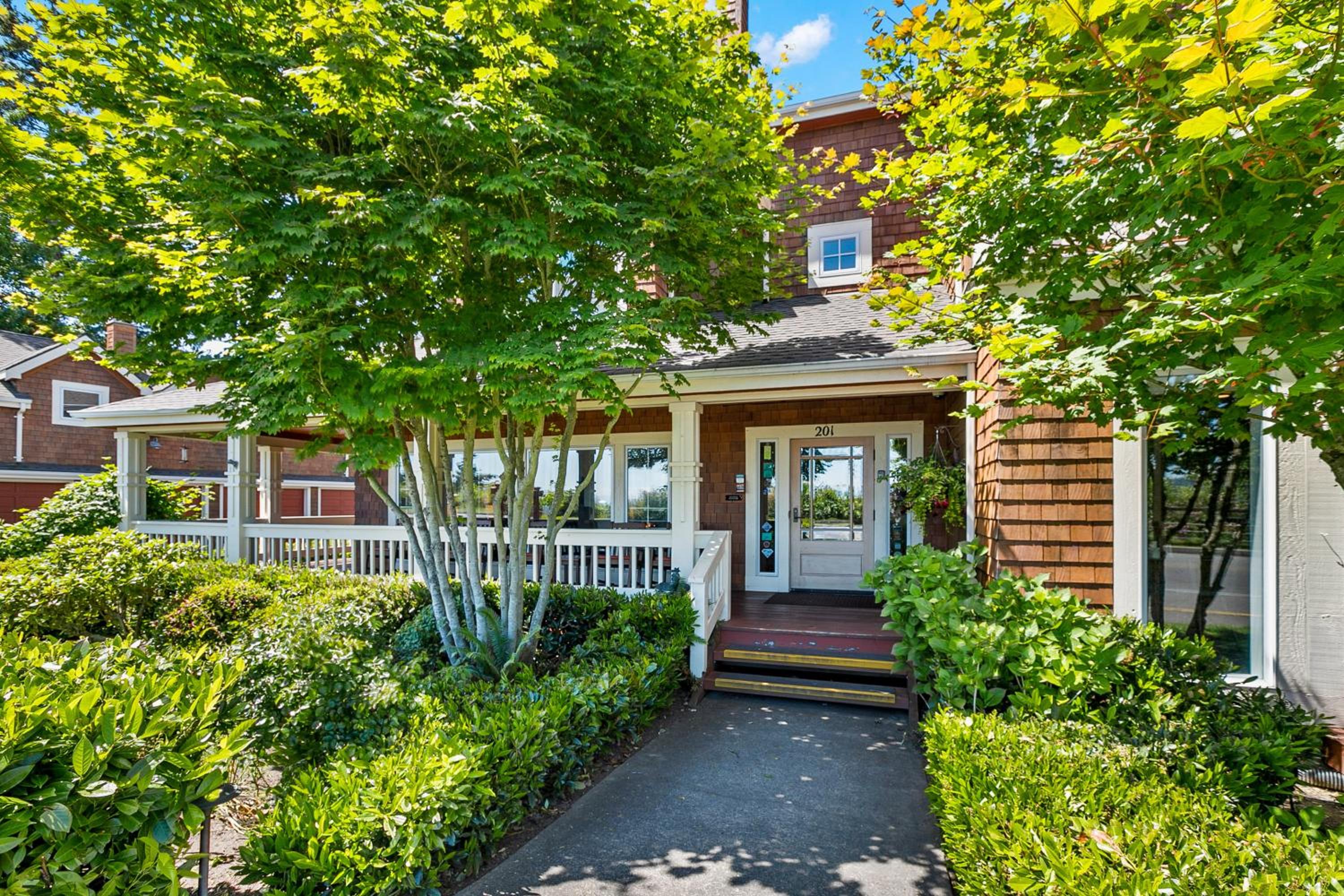 Saratoga Inn