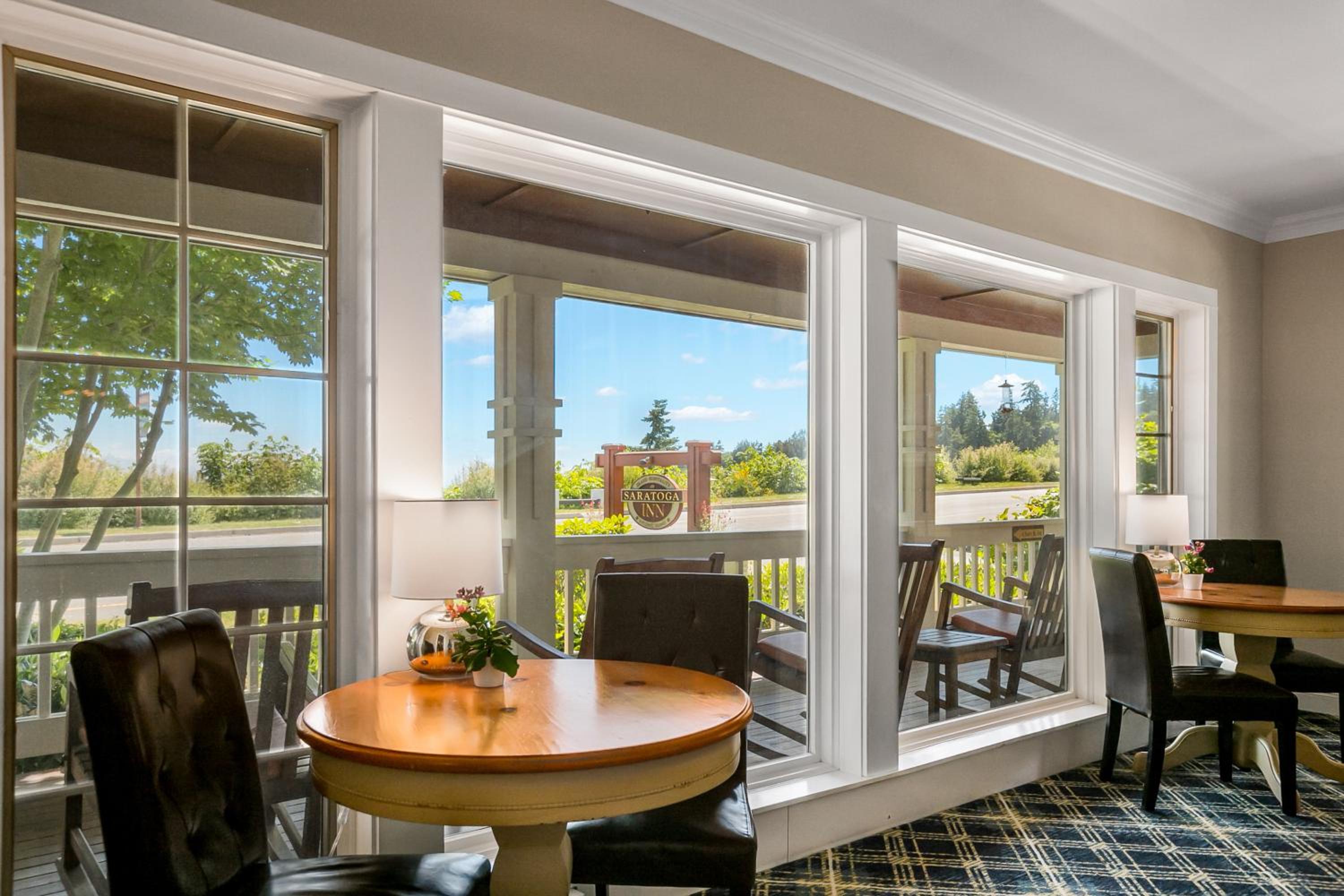 Saratoga Inn