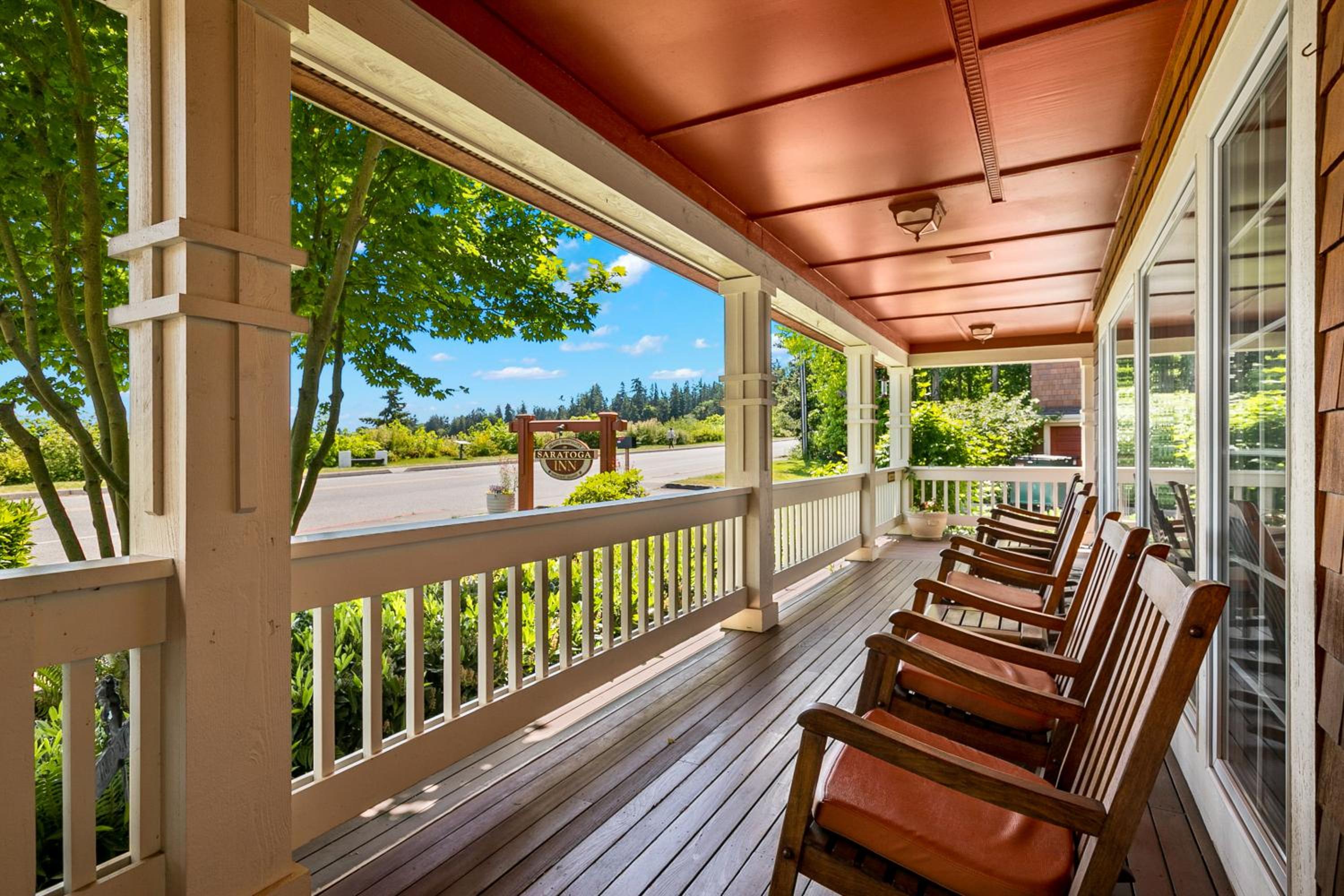 Saratoga Inn