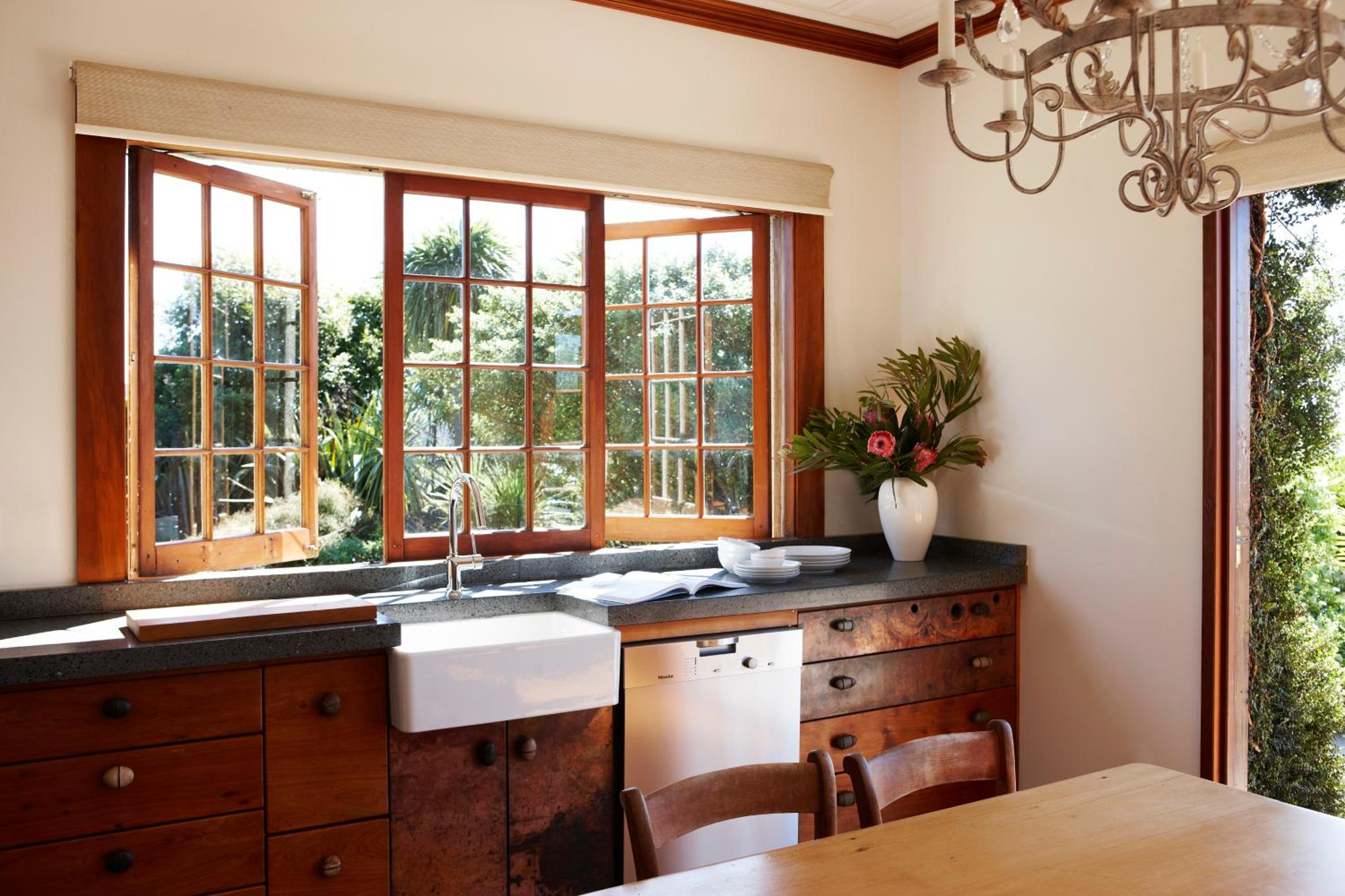 Hiwi at Tahi - luxury bungalow with seaviews
