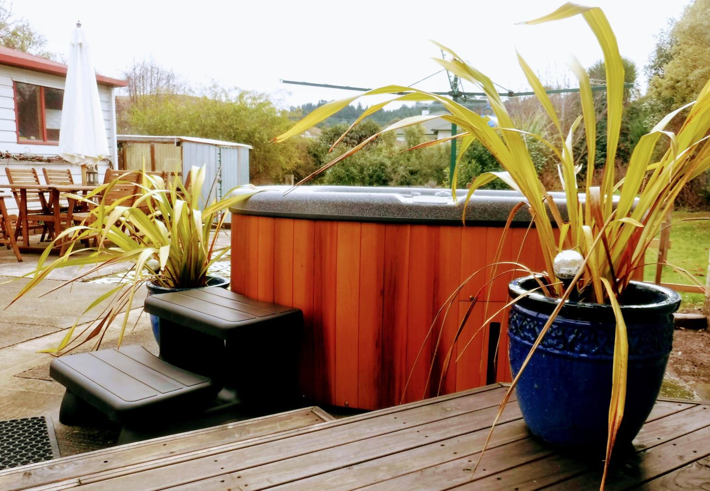 Hot Tub at Pukeko Cottage view 5