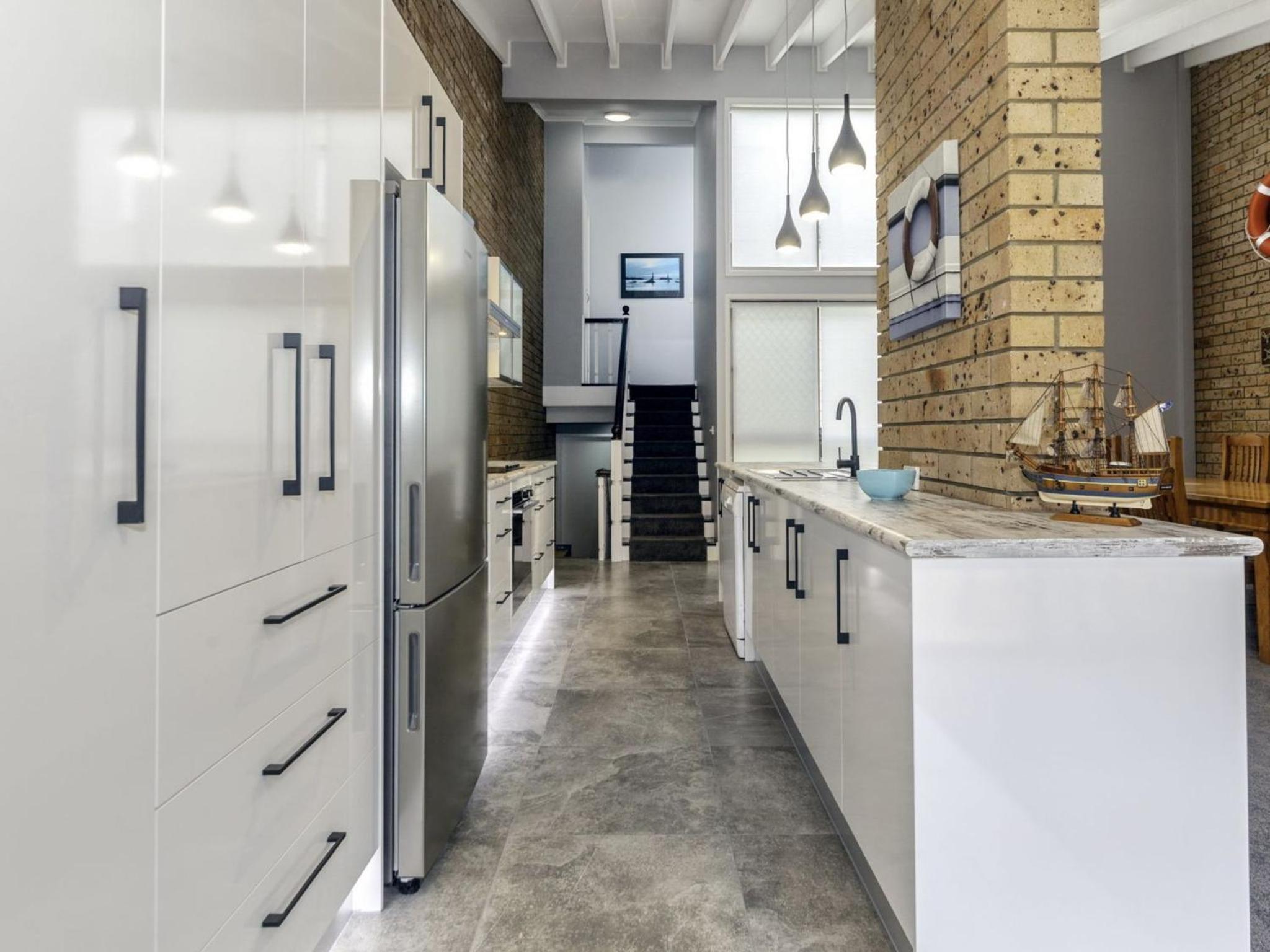 Bay Parklands 4, 2 Gowrie Avenue - pool & tennis court