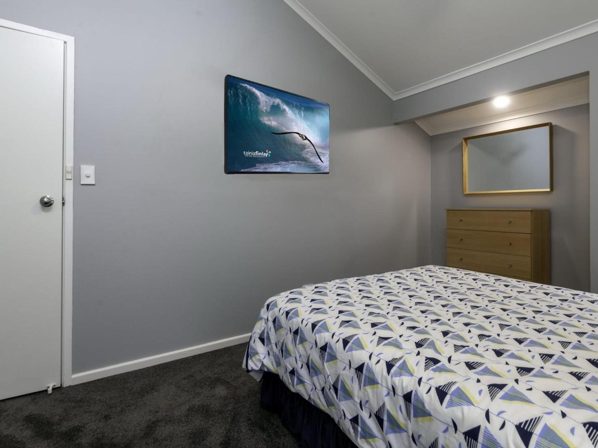 Bay Parklands 4, 2 Gowrie Avenue - pool & tennis court
