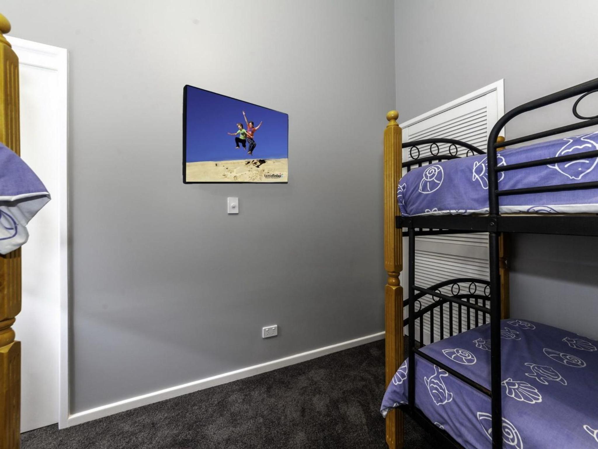 Bay Parklands 4, 2 Gowrie Avenue - pool & tennis court