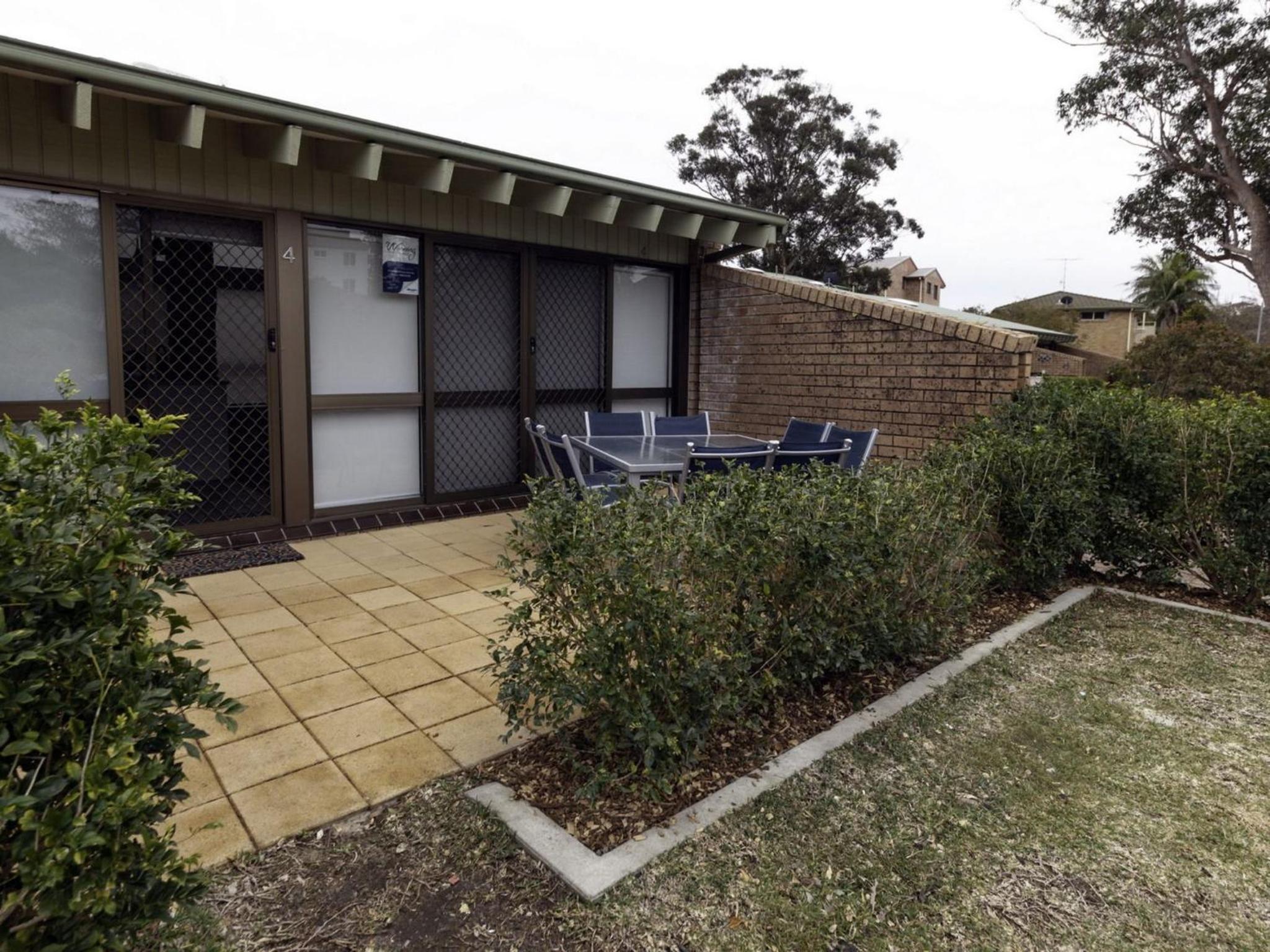 Bay Parklands 4, 2 Gowrie Avenue - pool & tennis court
