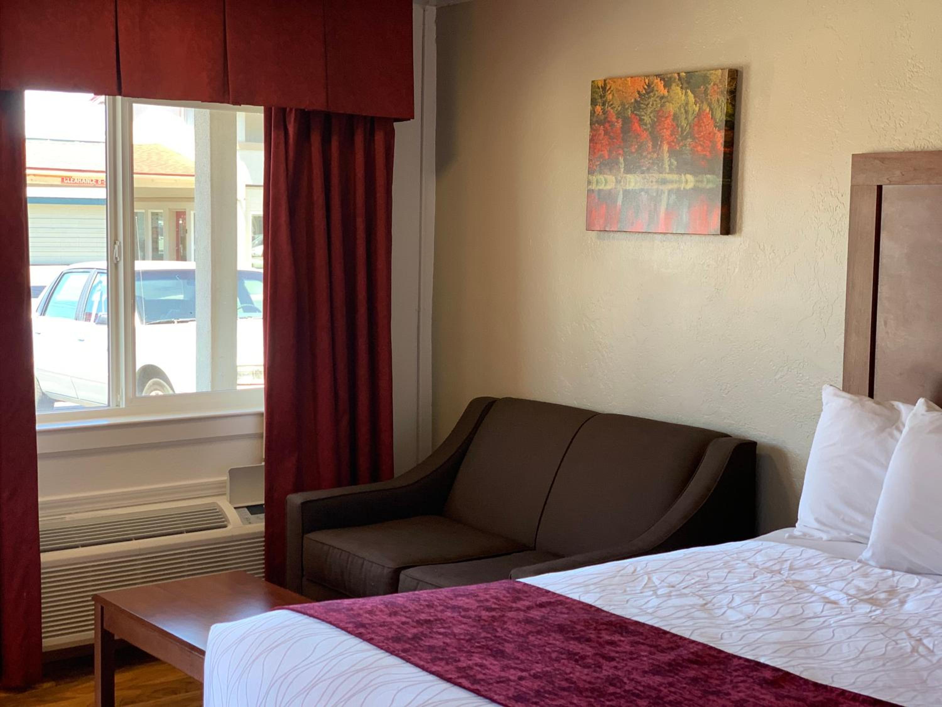 Medford Vacations - Red Carpet Inn Medford - Property Image 5