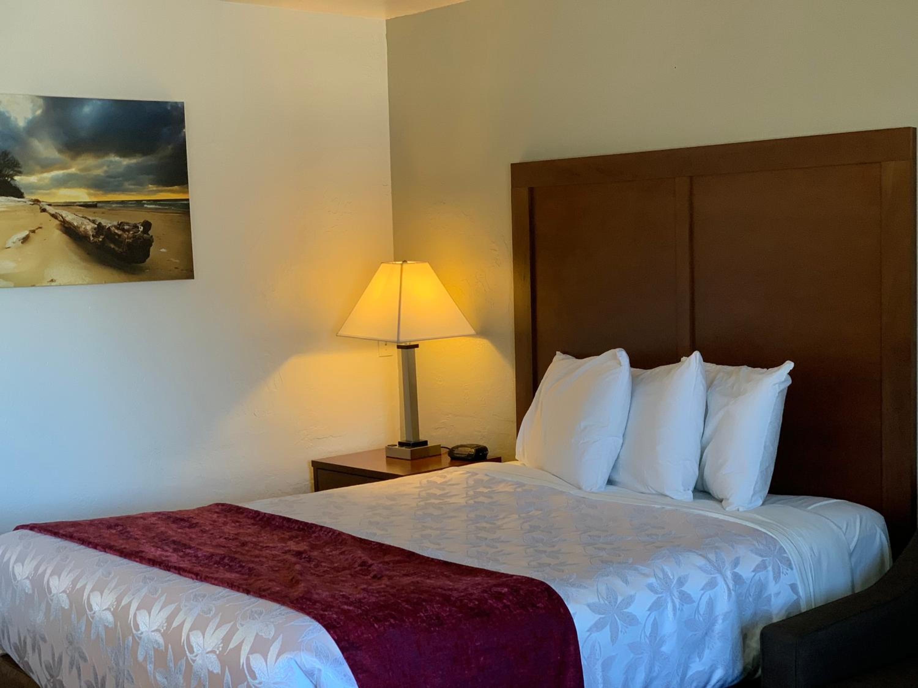 Medford Vacations - Red Carpet Inn Medford - Property Image 2