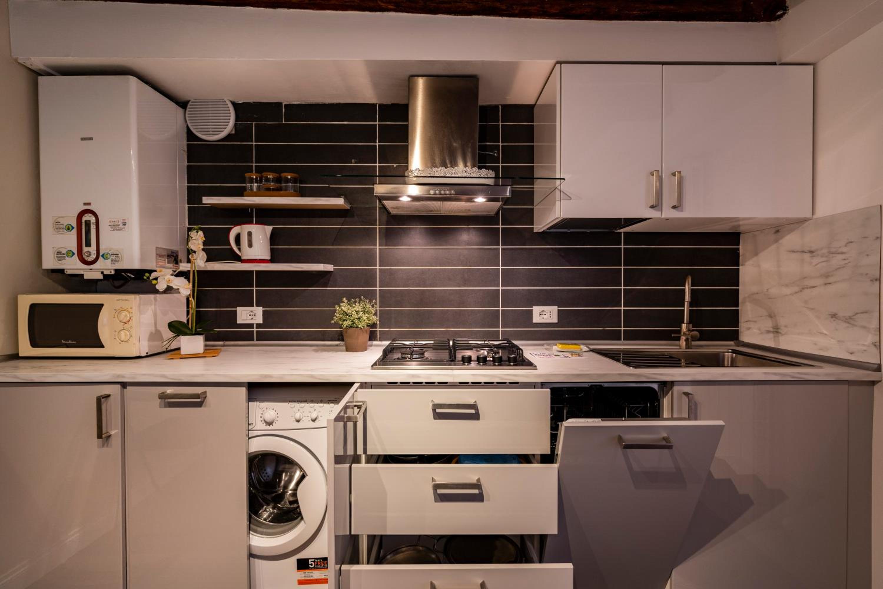 San Giacomo Pied-A-Terre House by Wonderful Italy