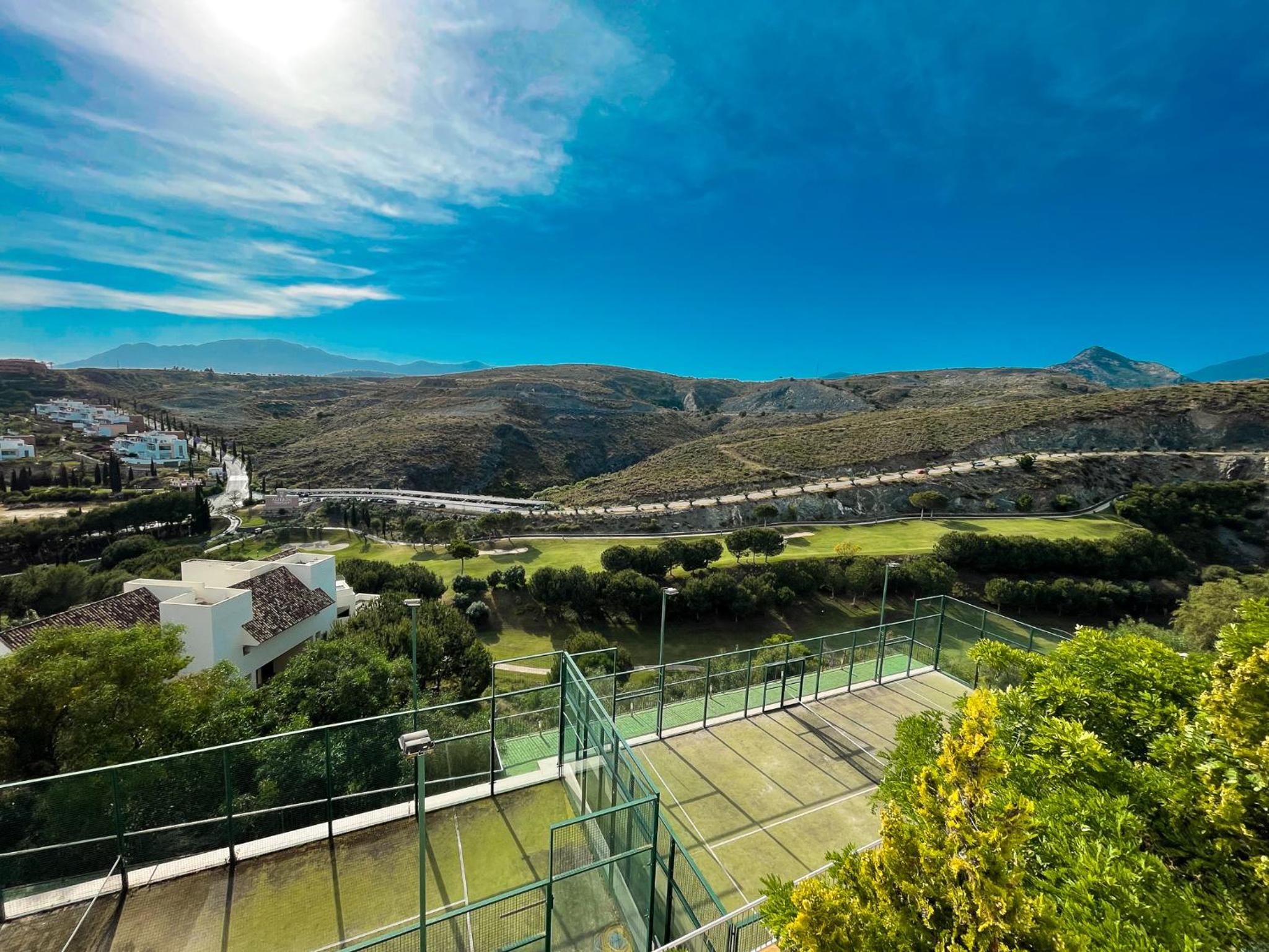 Apto con vistas panorámicas, piscina y golf en Banahavis view 2