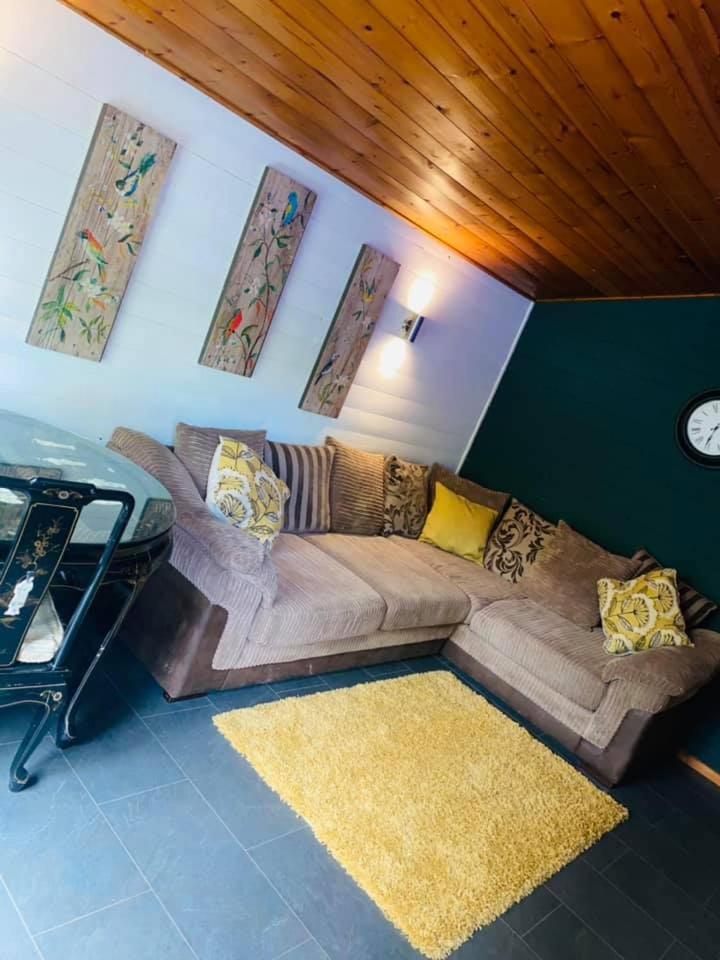 Hotel Magpie 1 Hot Tub Huntersmoon-warminster-bath-wiltshire