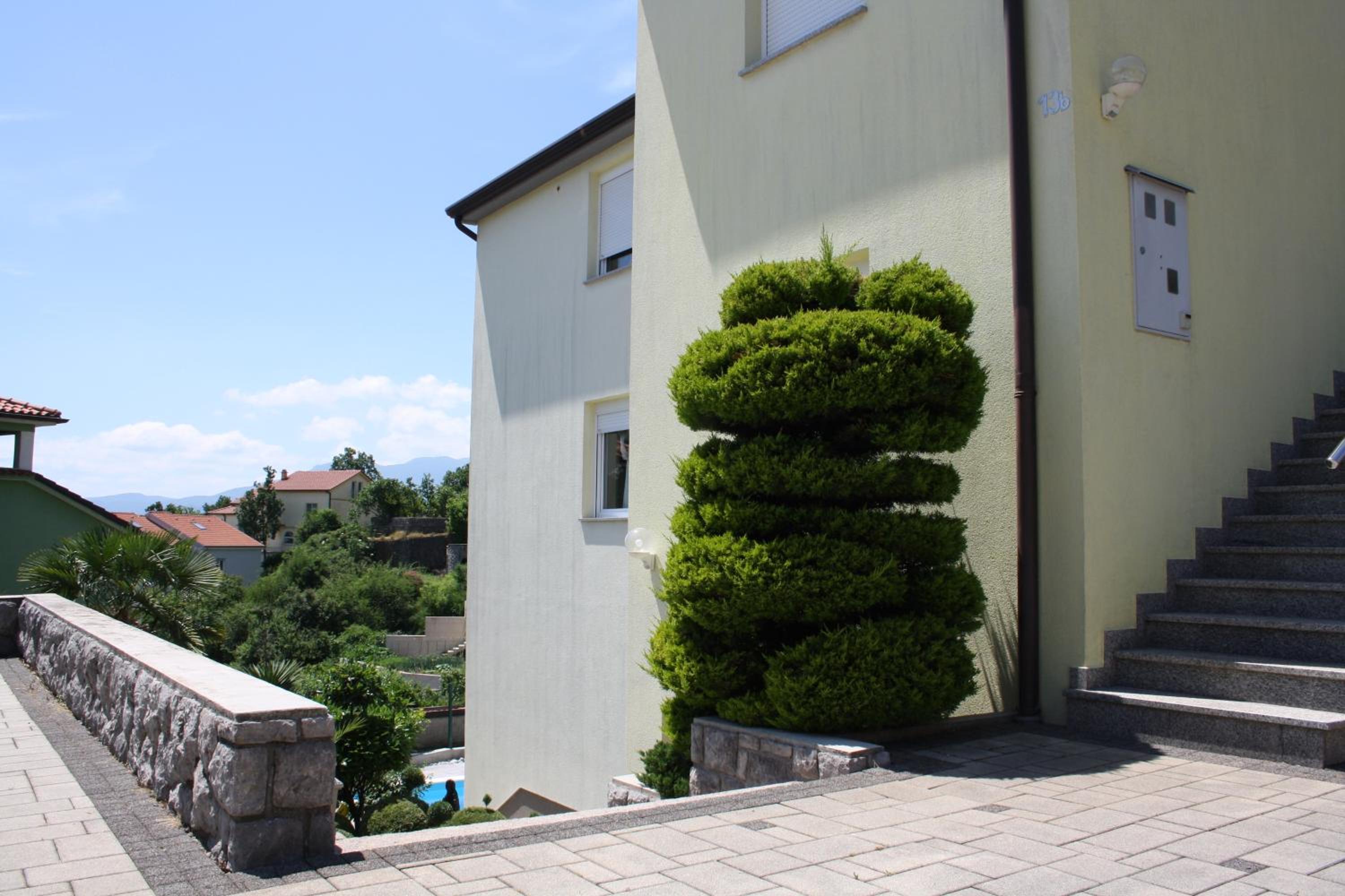 Hotel Lux Villa - Image 1