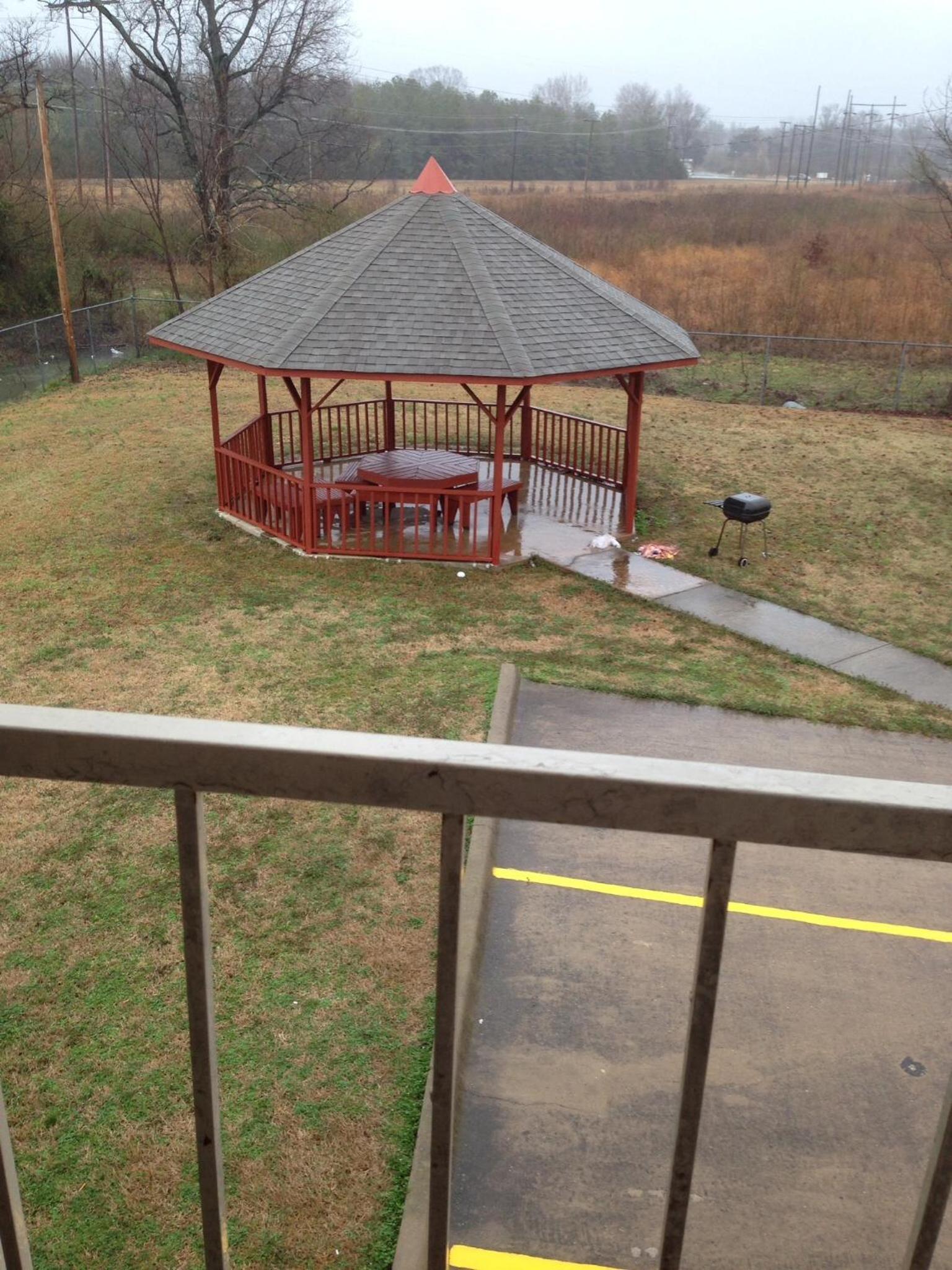 Americas Best Value Inn Cabot view 3