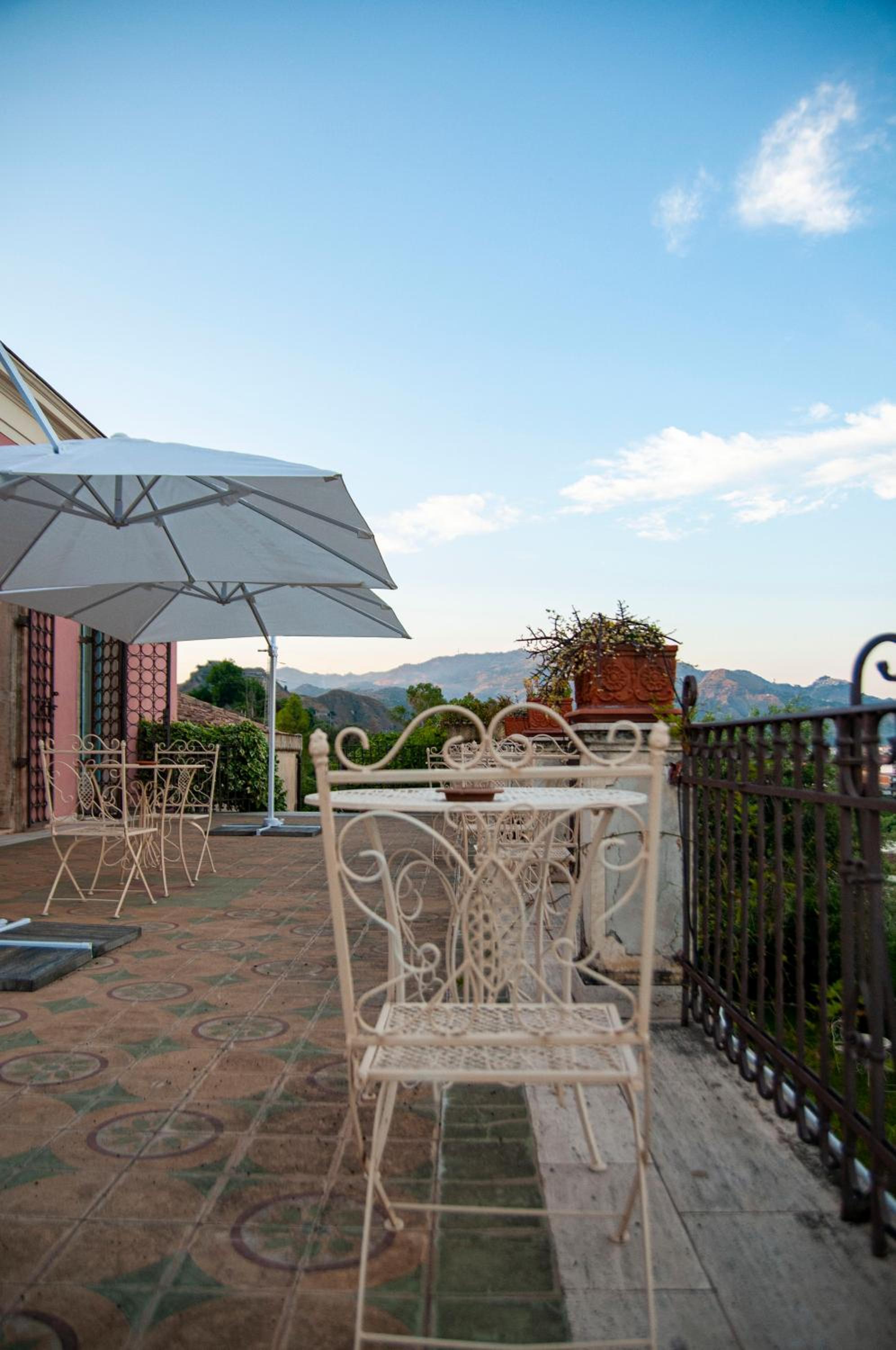 Antico Borgo Etneo Country Hotel