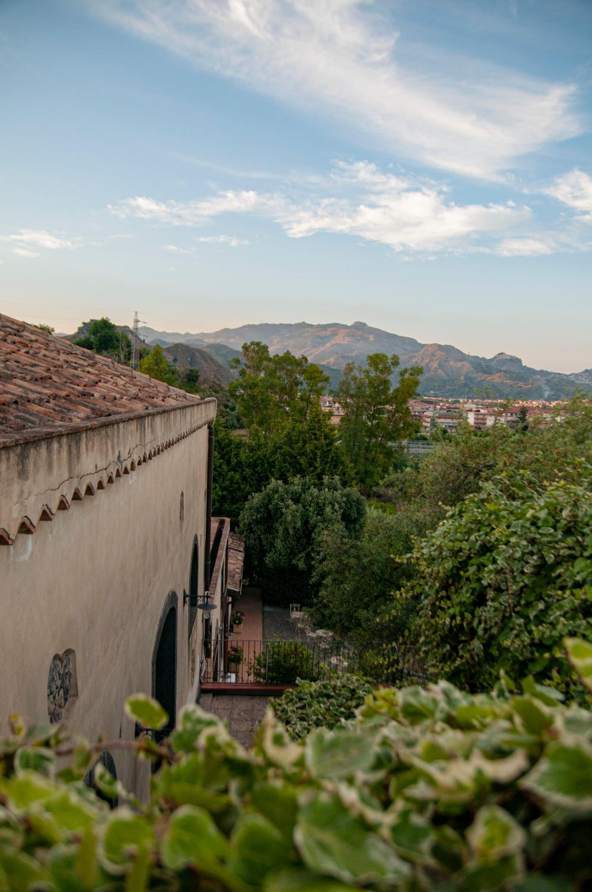 Antico Borgo Etneo Country Hotel