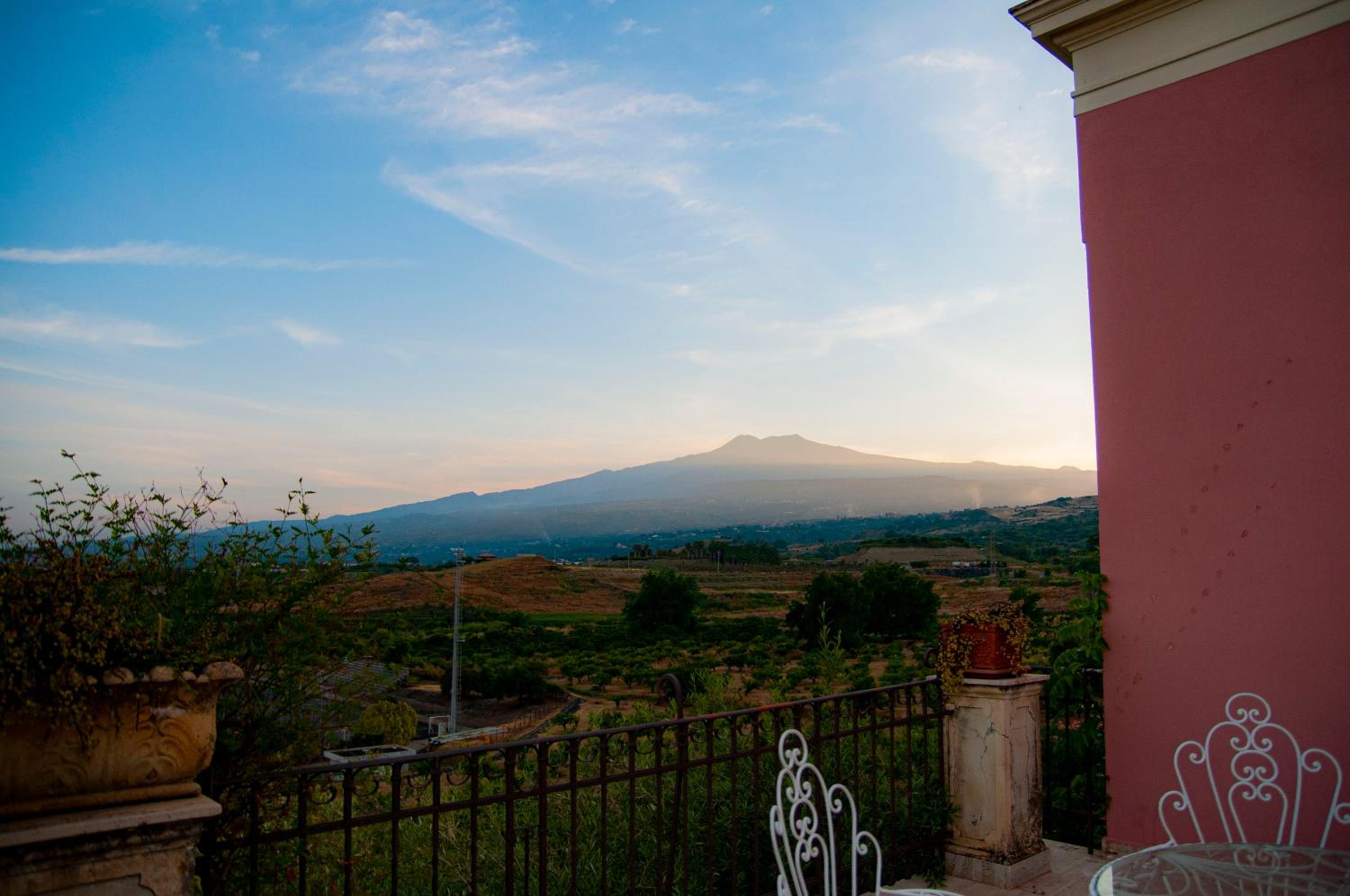 Antico Borgo Etneo Country Hotel