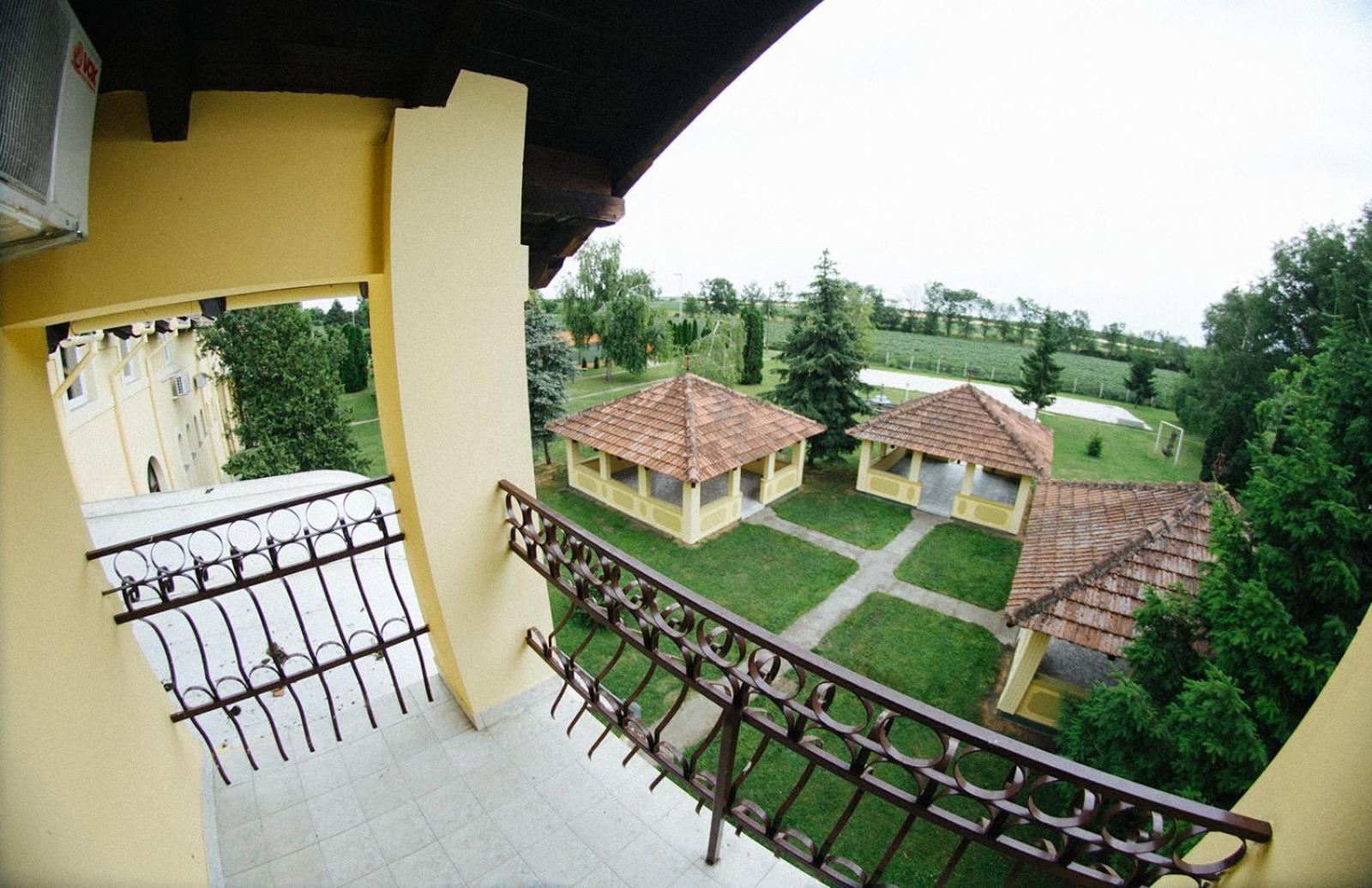 Photo 9