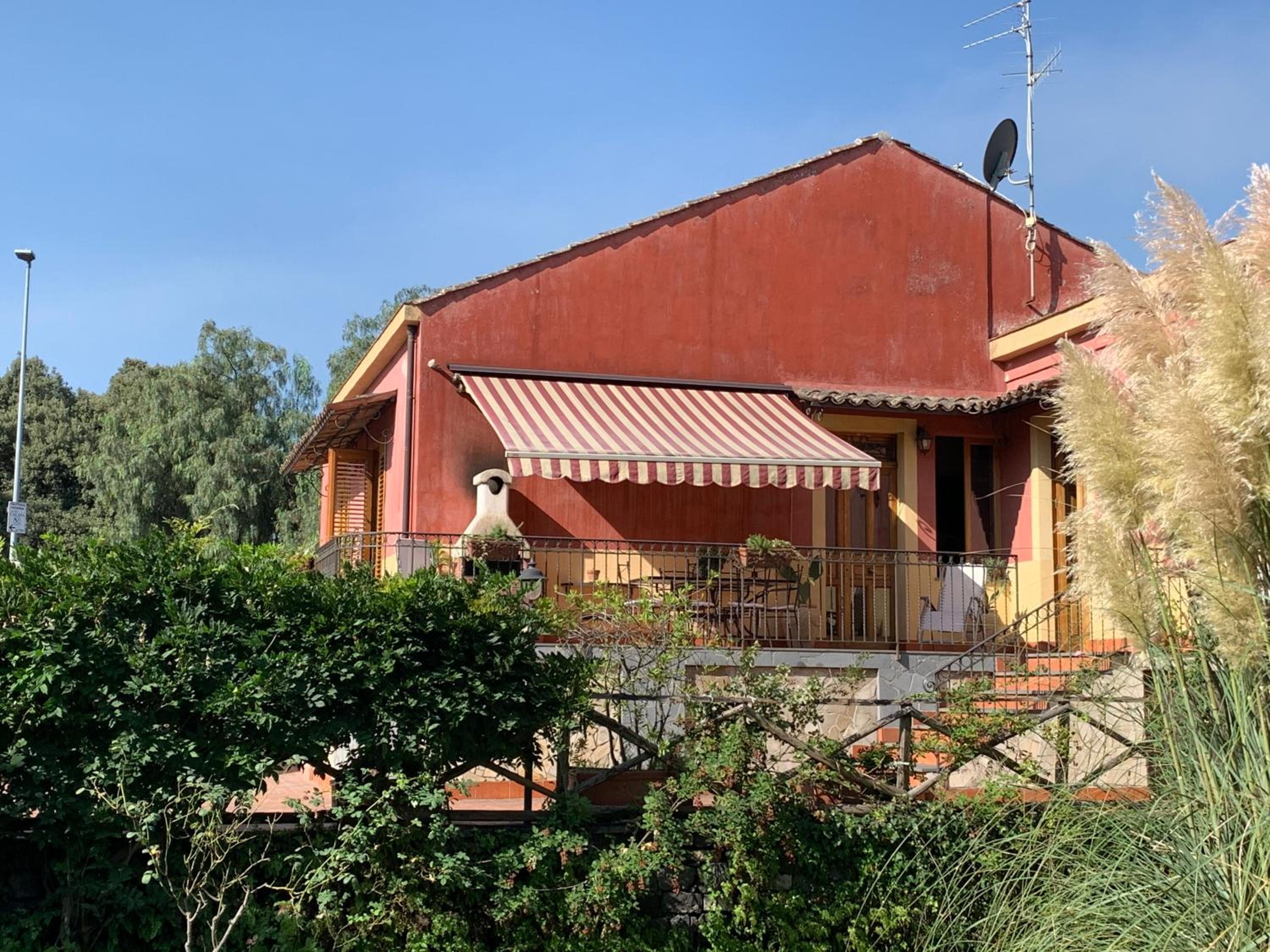 Casa Gino Petrulli Etna, villa con piscina view 2