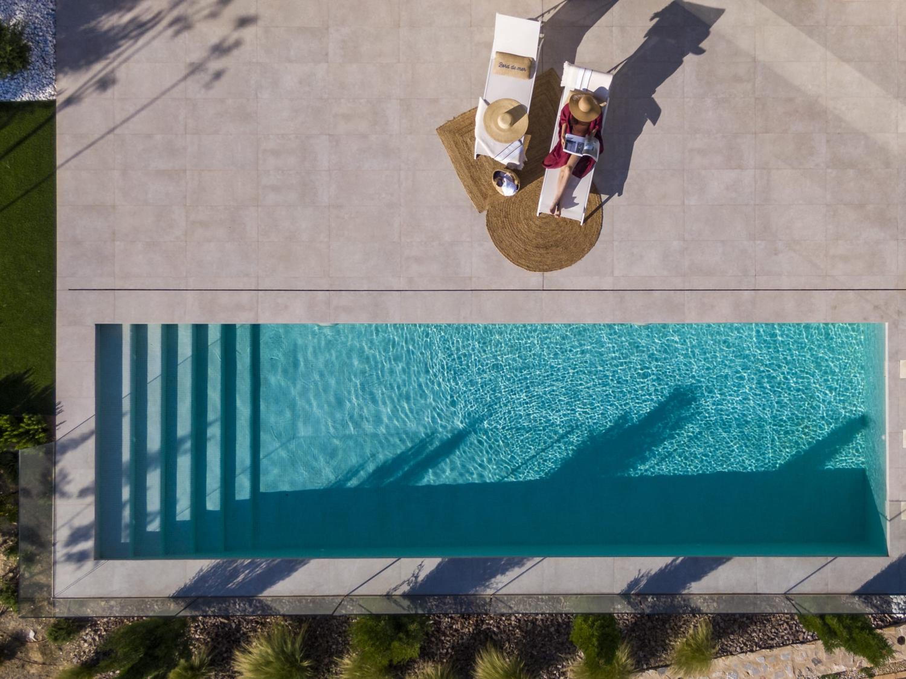Las Colinas Golf & Country Club Residences view 3